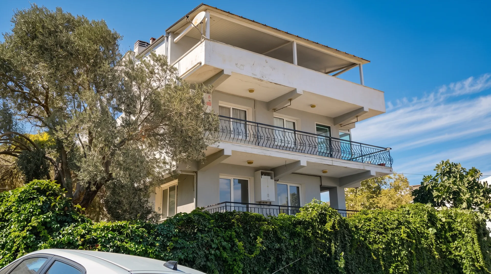 URLA’NIN KALBİNE YAKIN PRESTİJLİ VE ÇOK YÖNLÜ KİRALIK