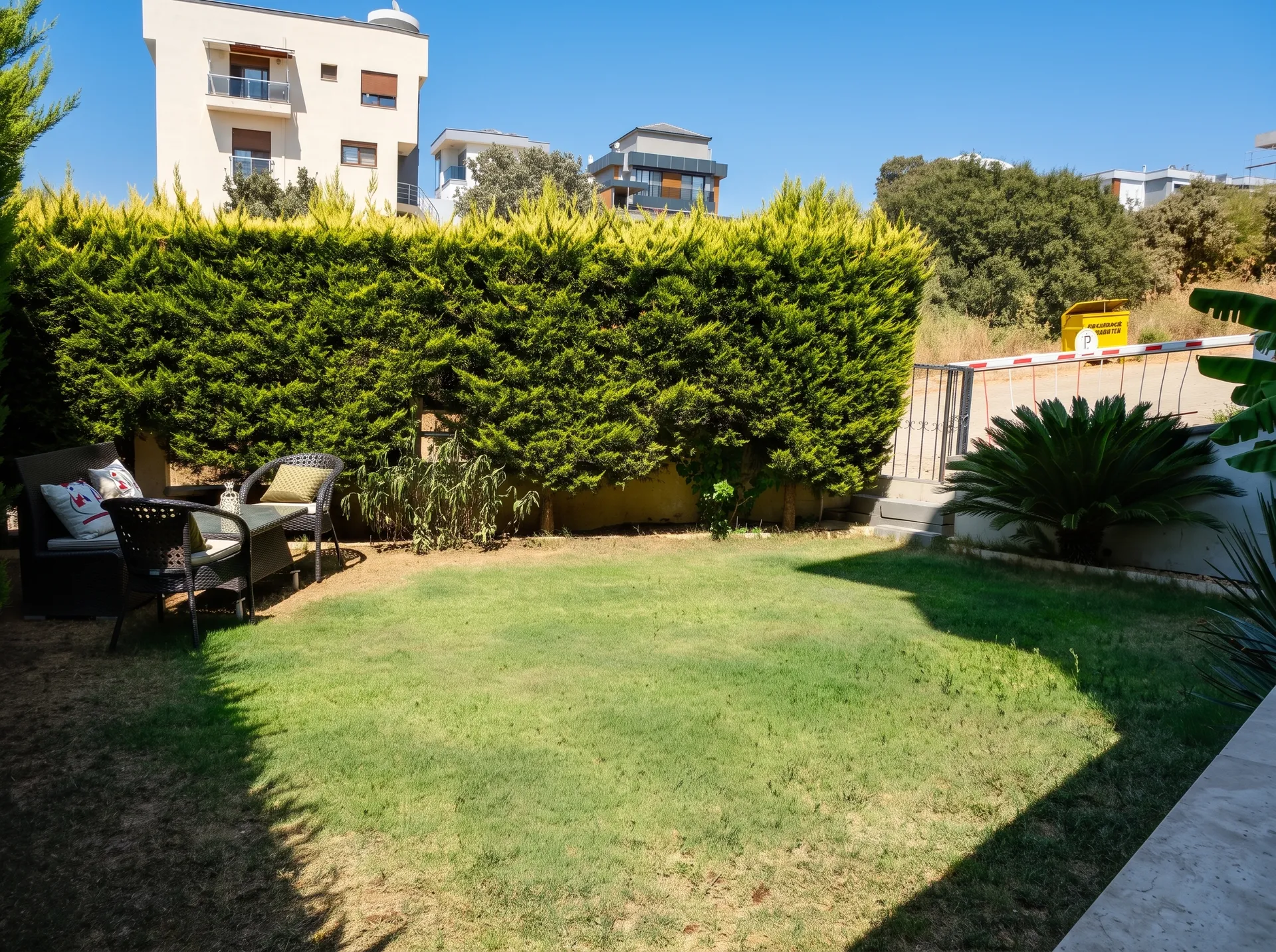 YELKİ’DE KENT KOLEJİ ARKASINDA 350 M² ARSALI VİLLA