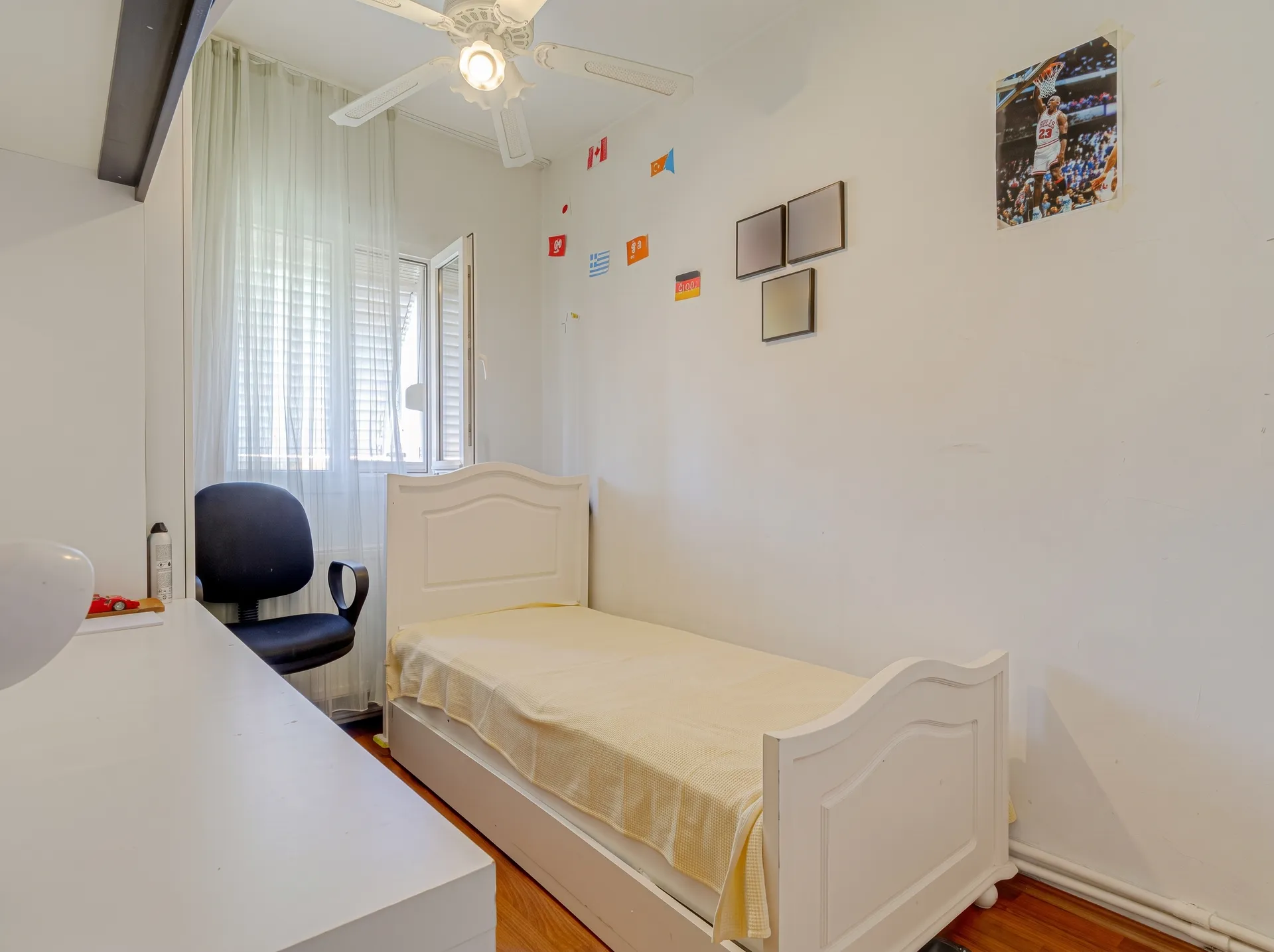 URLA BADEMLER HEKİMKÖYDE HAVUZ KARŞISI KİRALIK 3+1 VİLLA