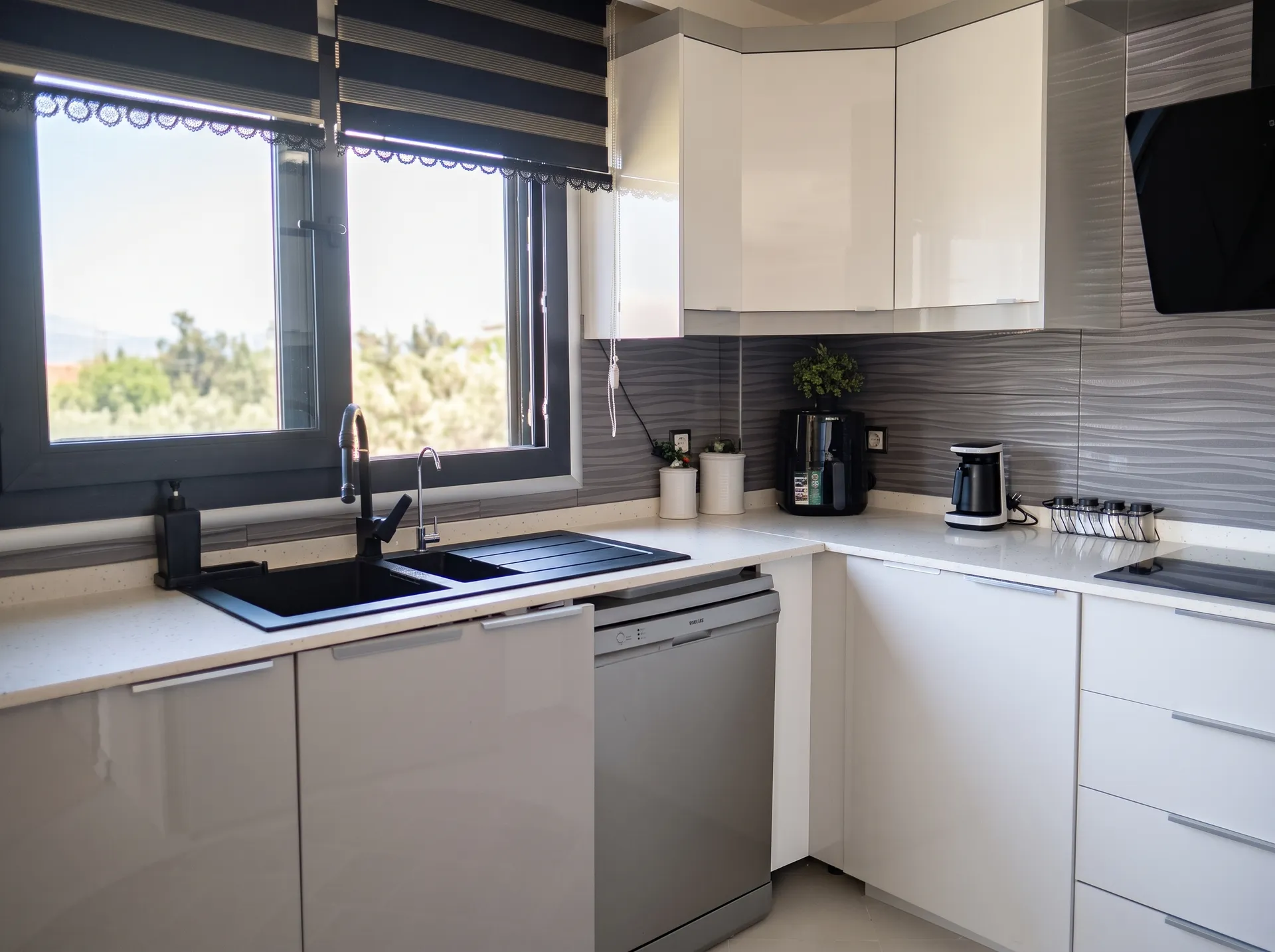 YELKİ’DE KENT KOLEJİ ARKASINDA 350 M² ARSALI VİLLA