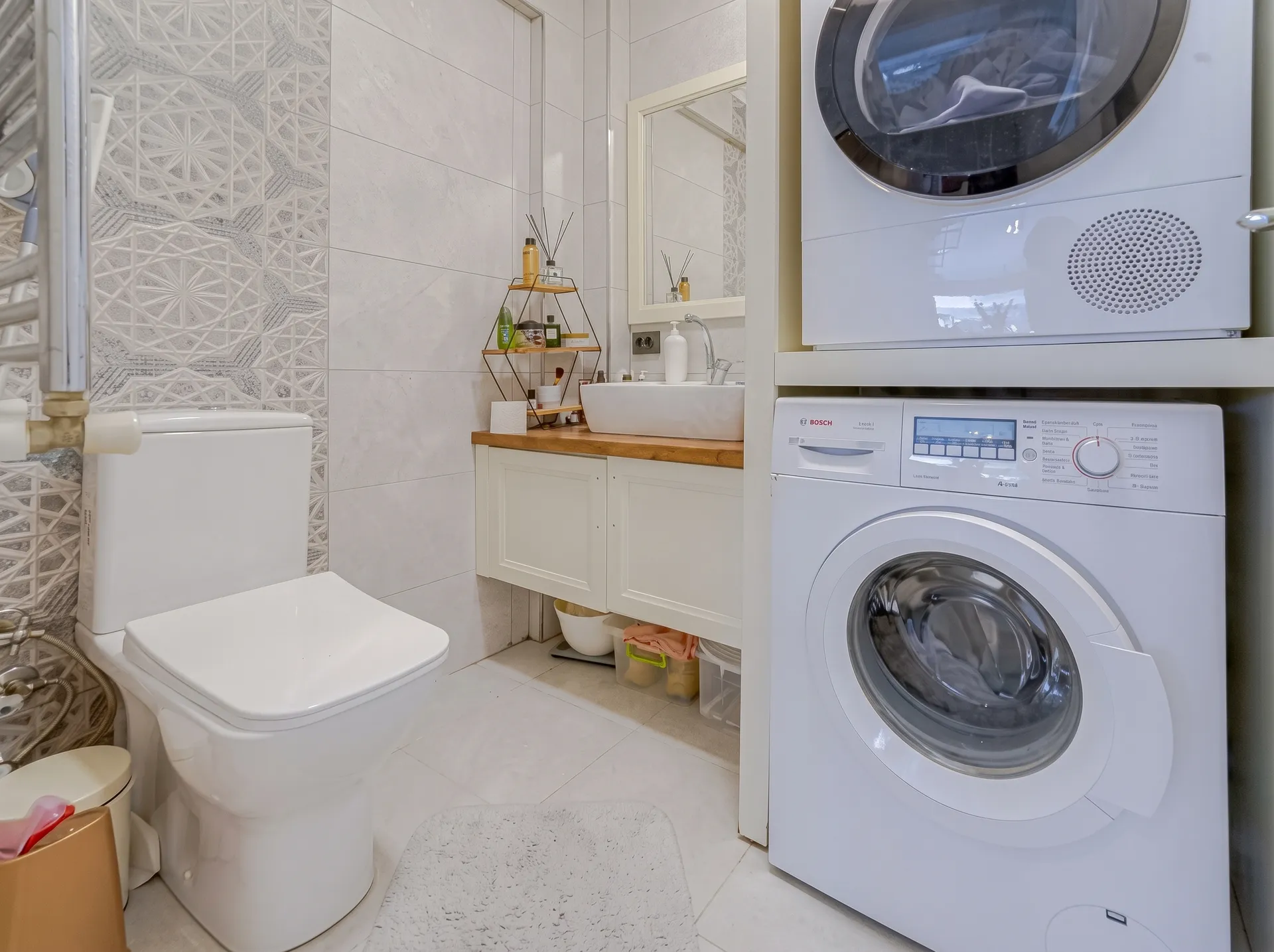 URLA BADEMLER HEKİMKÖYDE HAVUZ KARŞISI KİRALIK 3+1 VİLLA