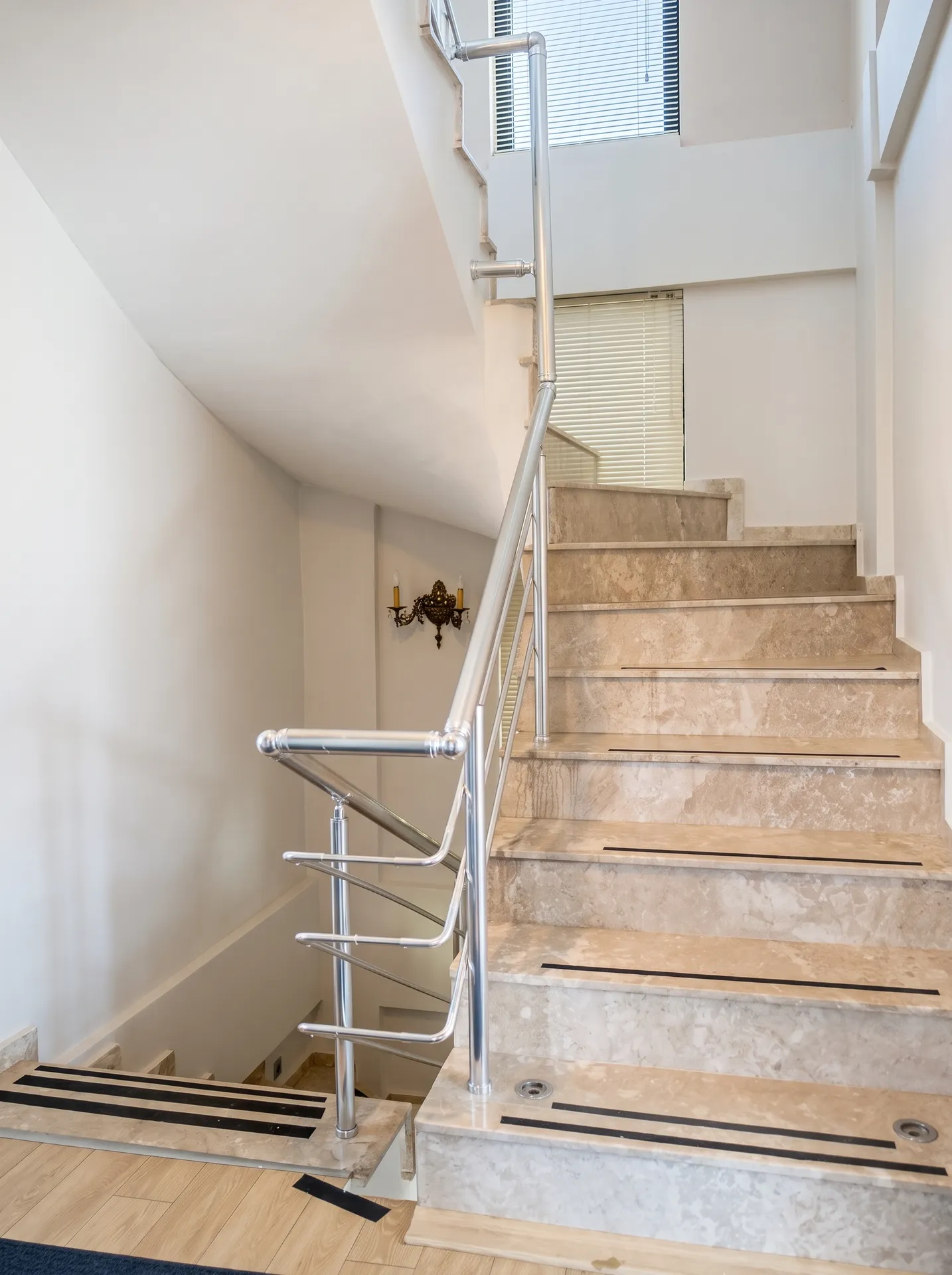 YELKİ’DE KENT KOLEJİ ARKASINDA 350 M² ARSALI VİLLA