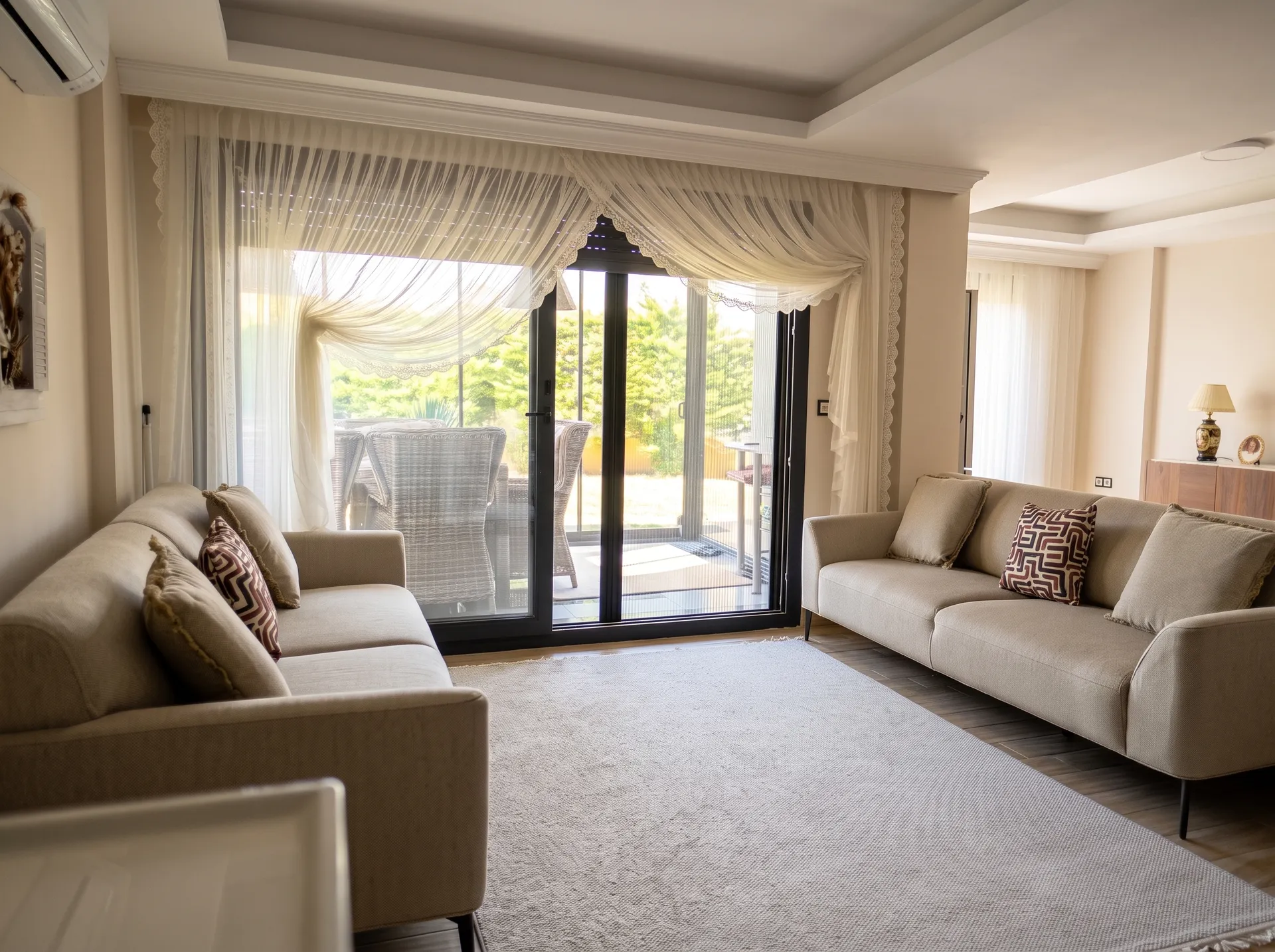 YELKİ’DE KENT KOLEJİ ARKASINDA 350 M² ARSALI VİLLA