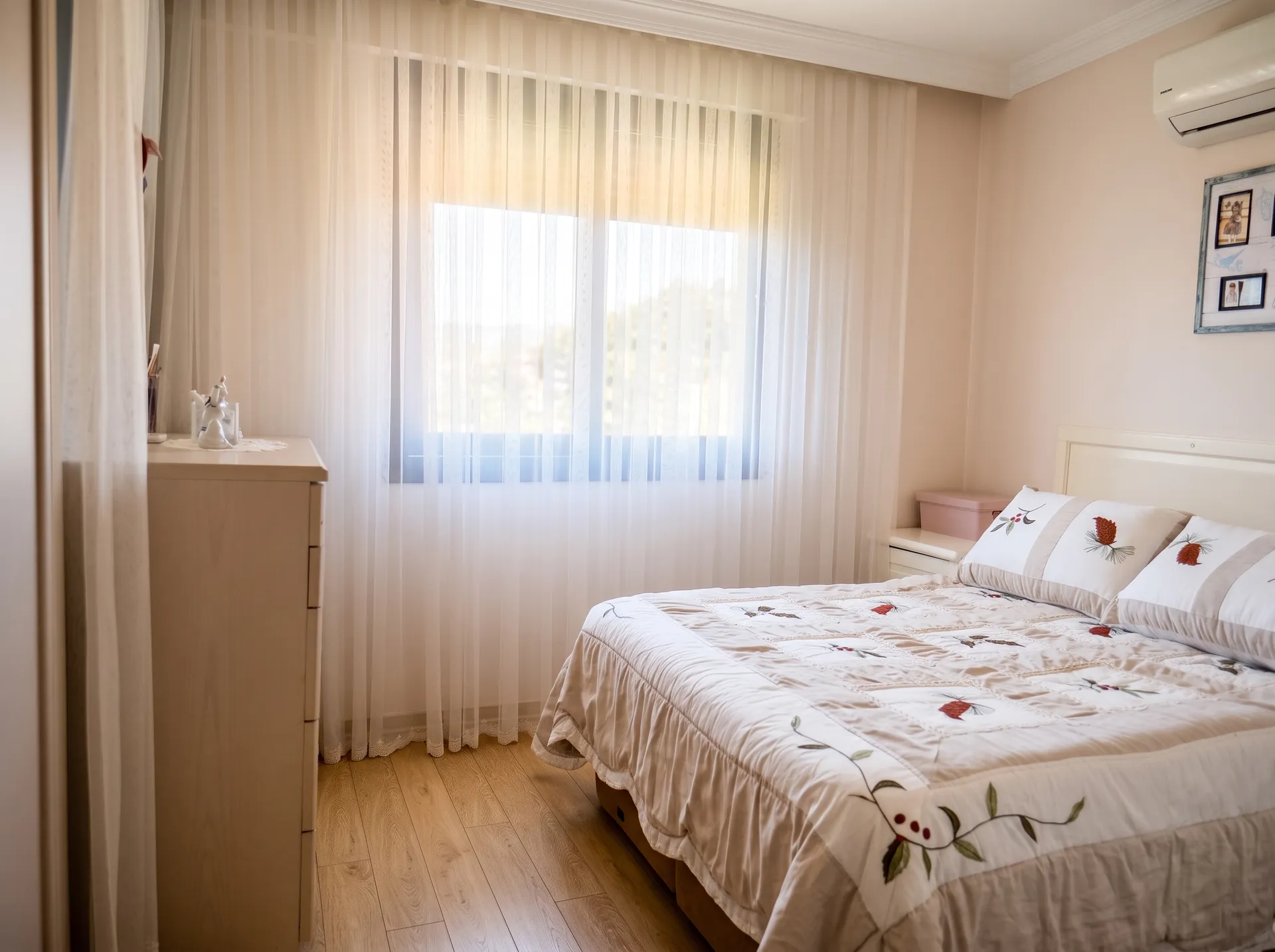 YELKİ’DE KENT KOLEJİ ARKASINDA 350 M² ARSALI VİLLA