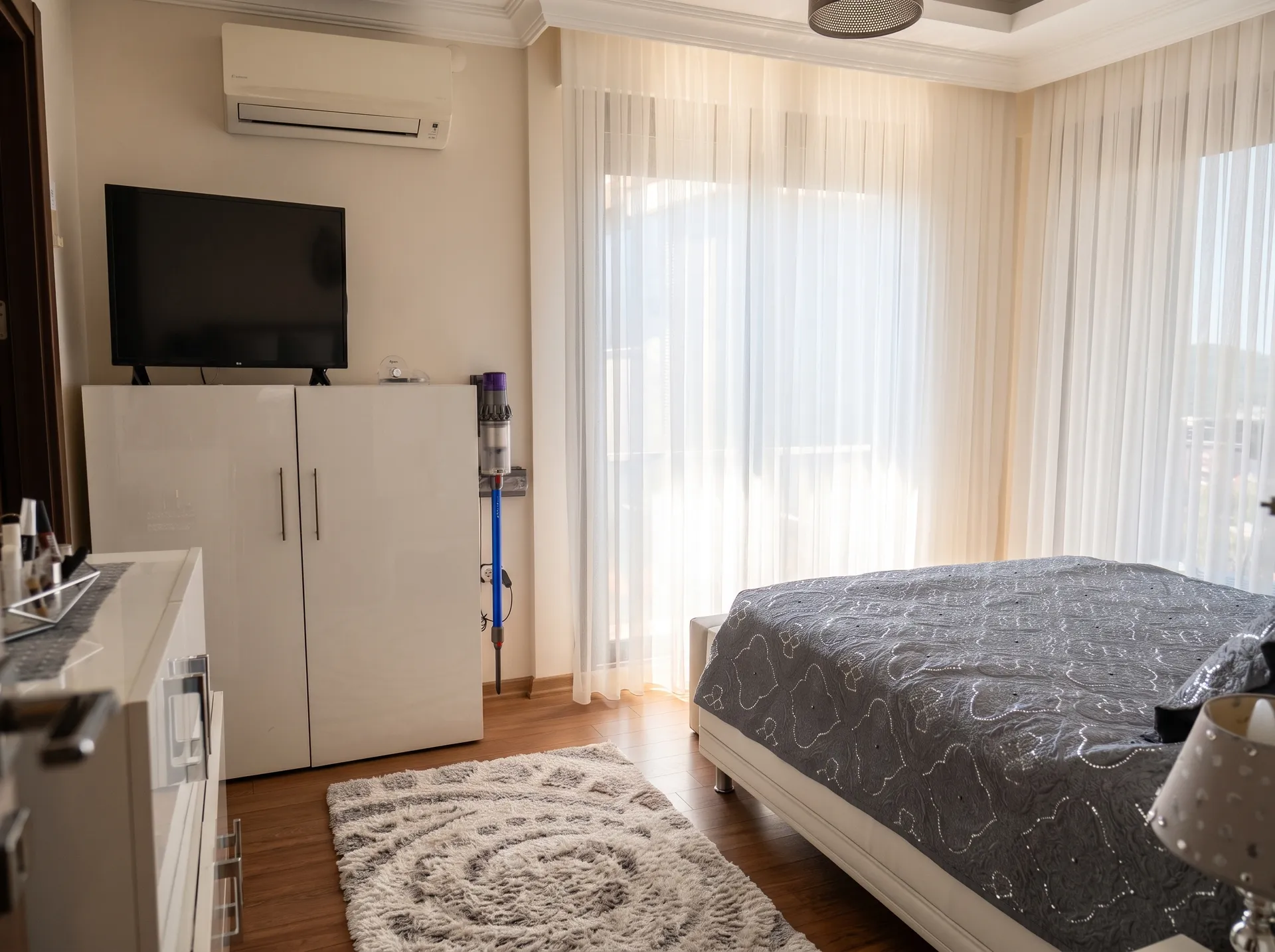 YELKİ’DE KENT KOLEJİ ARKASINDA 350 M² ARSALI VİLLA