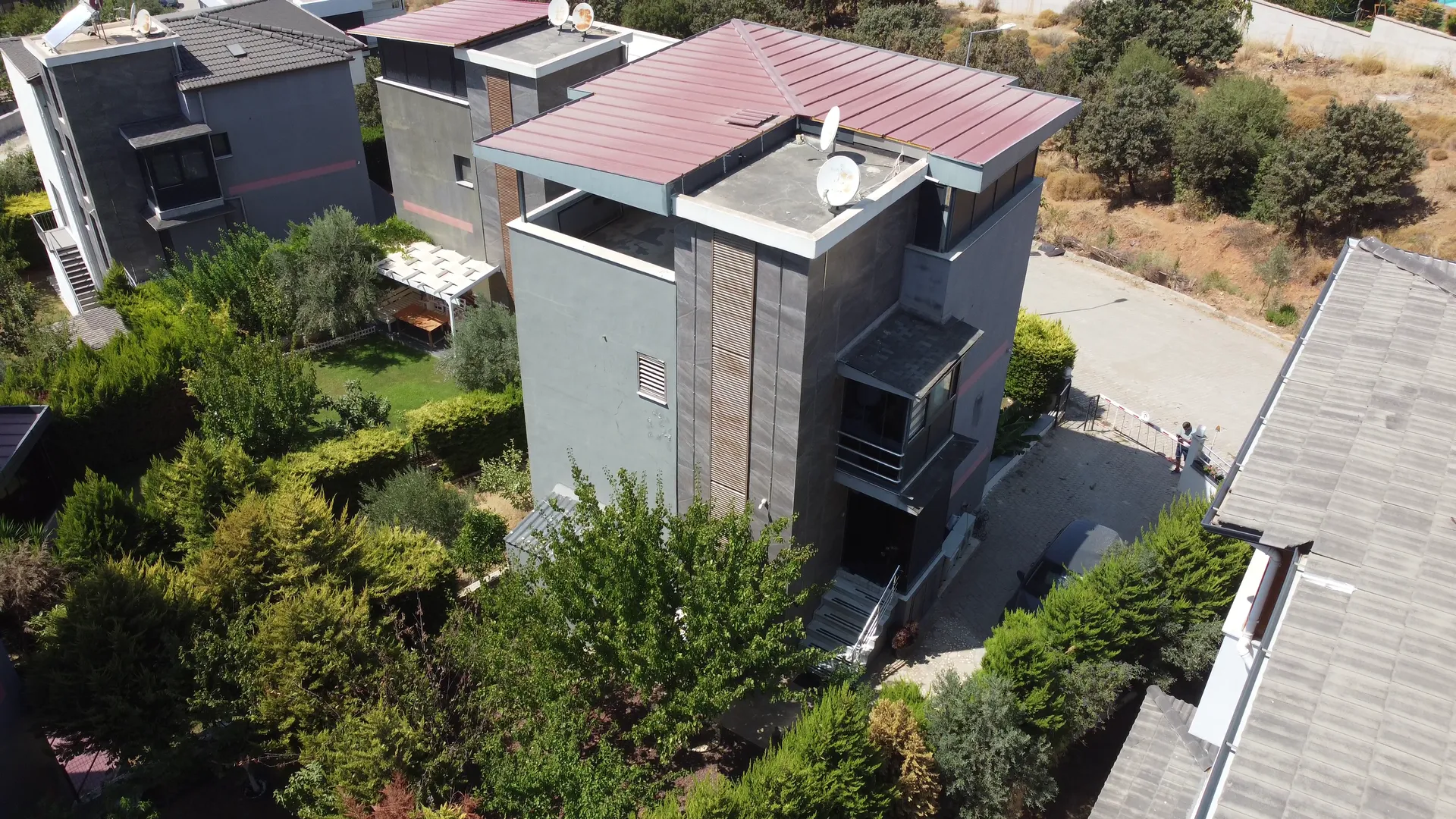 YELKİ’DE KENT KOLEJİ ARKASINDA 350 M² ARSALI VİLLA