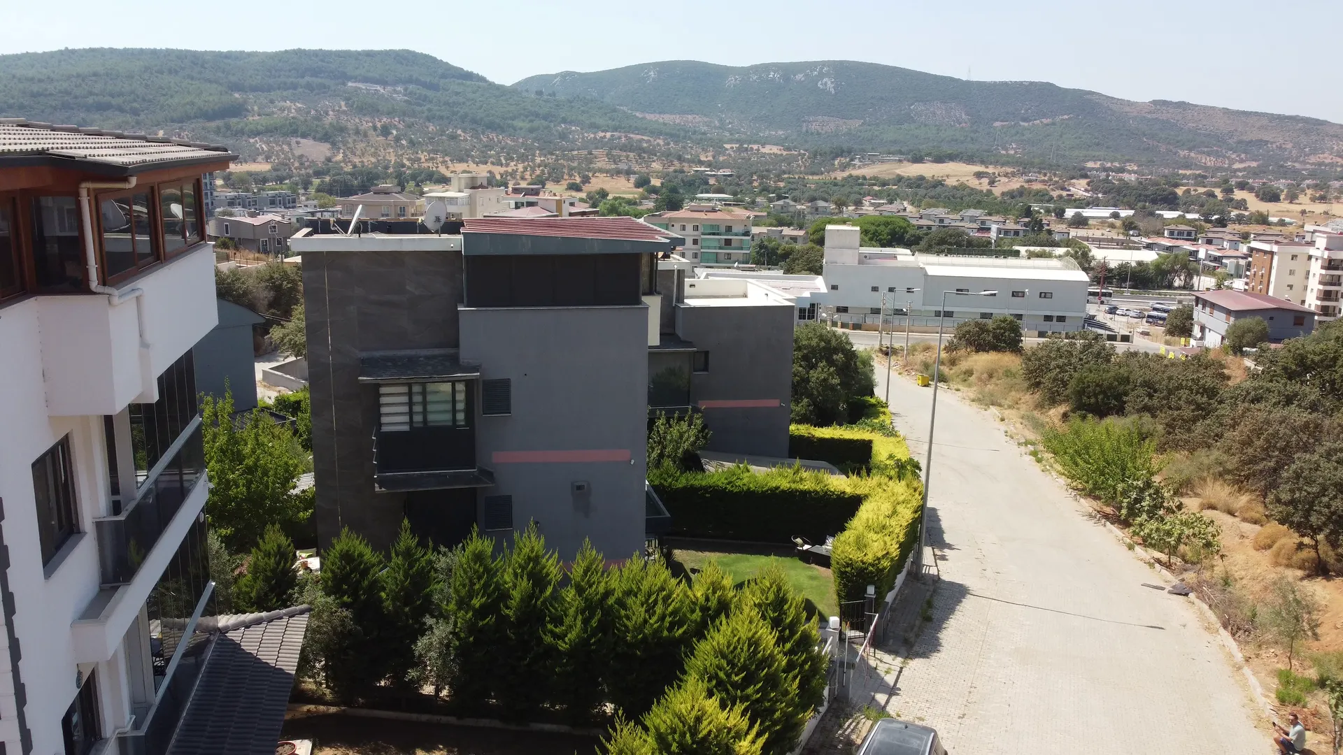 YELKİ’DE KENT KOLEJİ ARKASINDA 350 M² ARSALI VİLLA