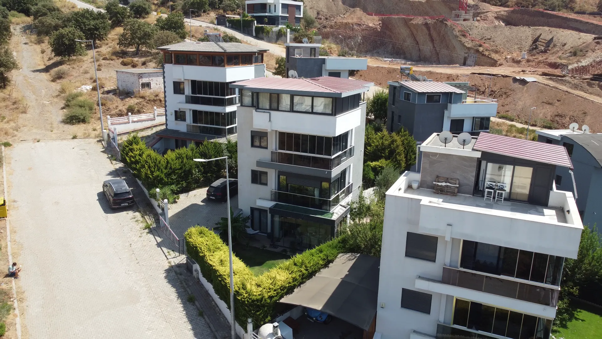 YELKİ’DE KENT KOLEJİ ARKASINDA 350 M² ARSALI VİLLA