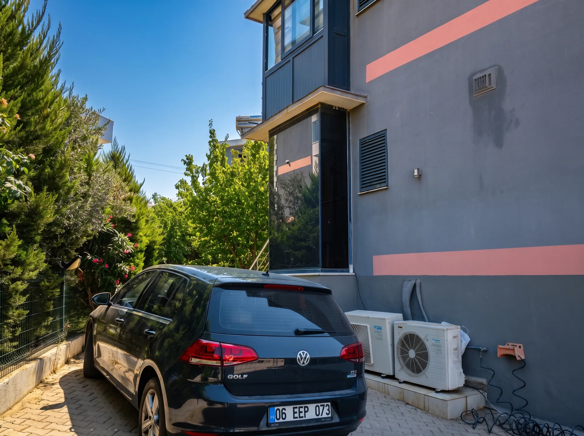 YELKİ’DE KENT KOLEJİ ARKASINDA 350 M² ARSALI VİLLA