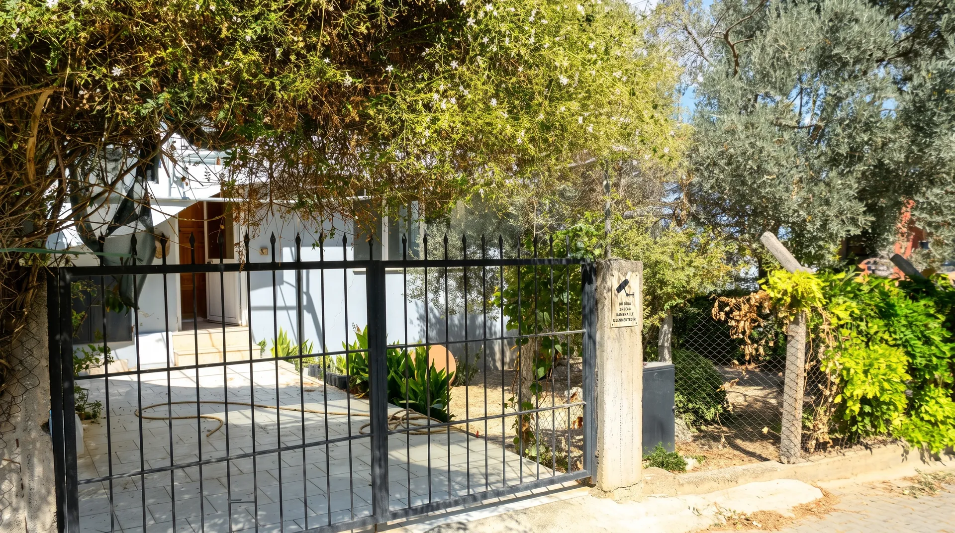 URLA’NIN KALBİNE YAKIN PRESTİJLİ VE ÇOK YÖNLÜ KİRALIK