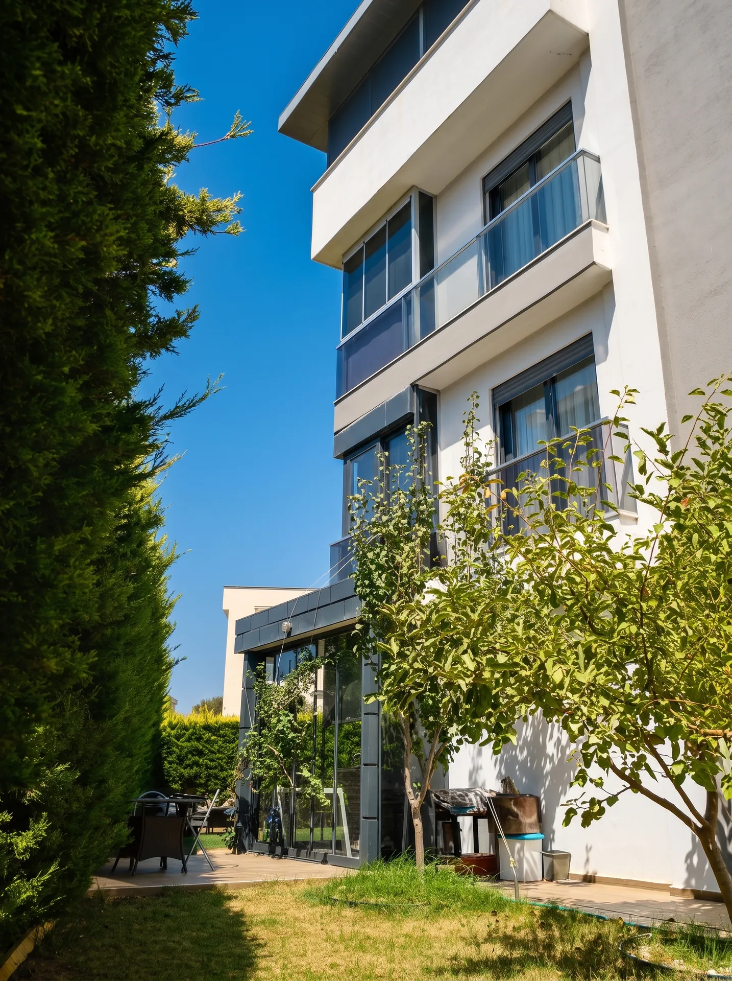 YELKİ’DE KENT KOLEJİ ARKASINDA 350 M² ARSALI VİLLA