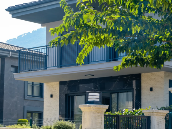 EPA İNCİ – KUŞADASI GÜZELÇAMLI’DA DENİZ MANZARALI HAVUZLU 4+1