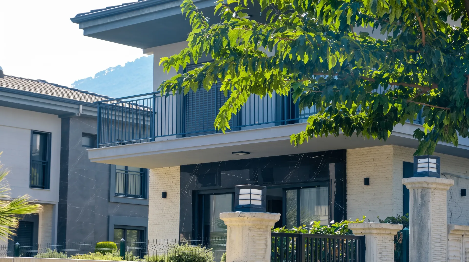 EPA İNCİ – KUŞADASI GÜZELÇAMLI’DA DENİZ MANZARALI HAVUZLU 4+1
