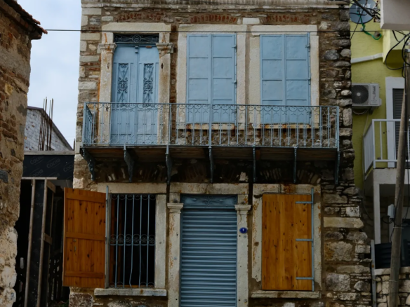 URLA GÜLBAHÇE’DE TARİHİ SARNIÇLI RUM EVİ