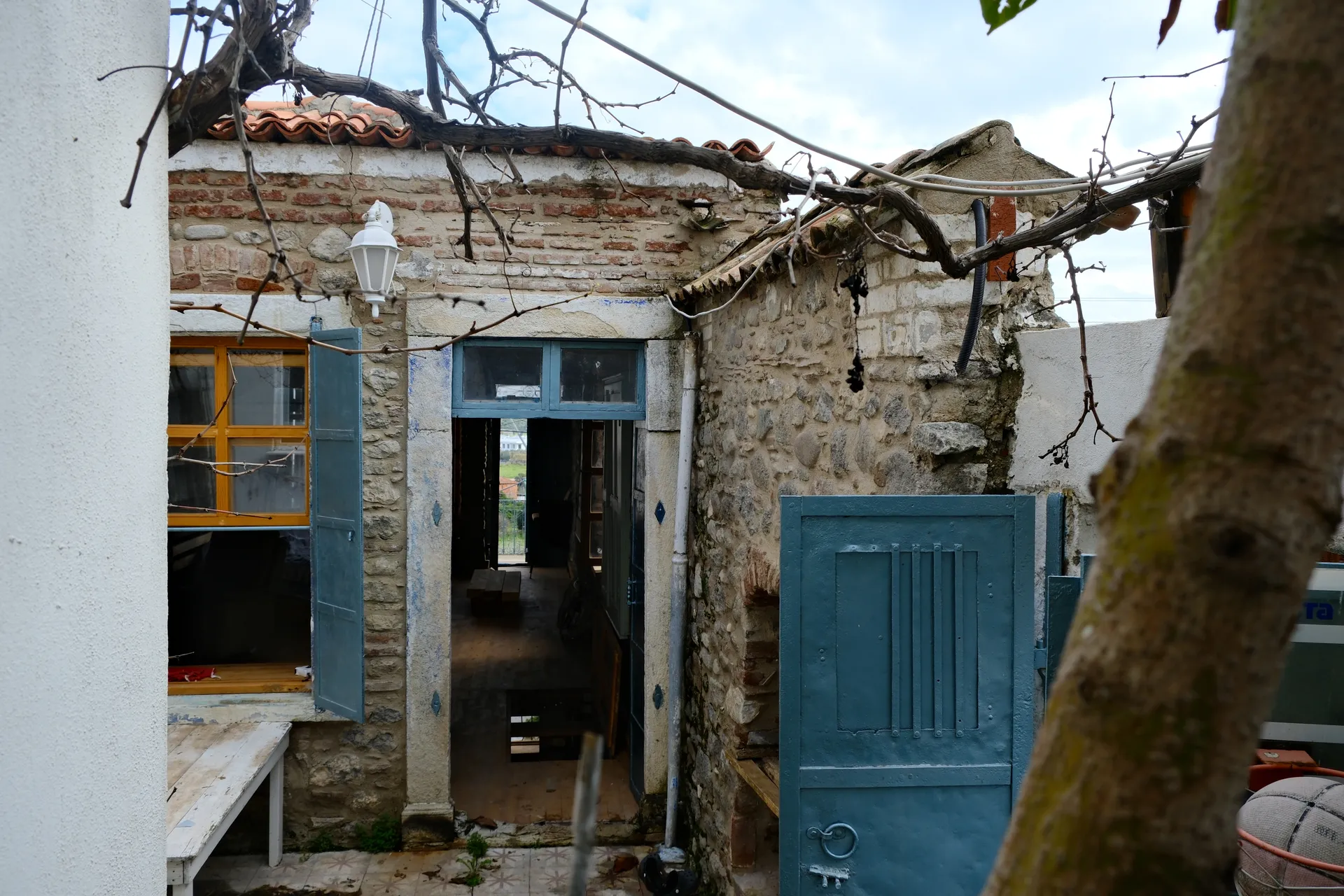 URLA GÜLBAHÇE’DE TARİHİ SARNIÇLI RUM EVİ