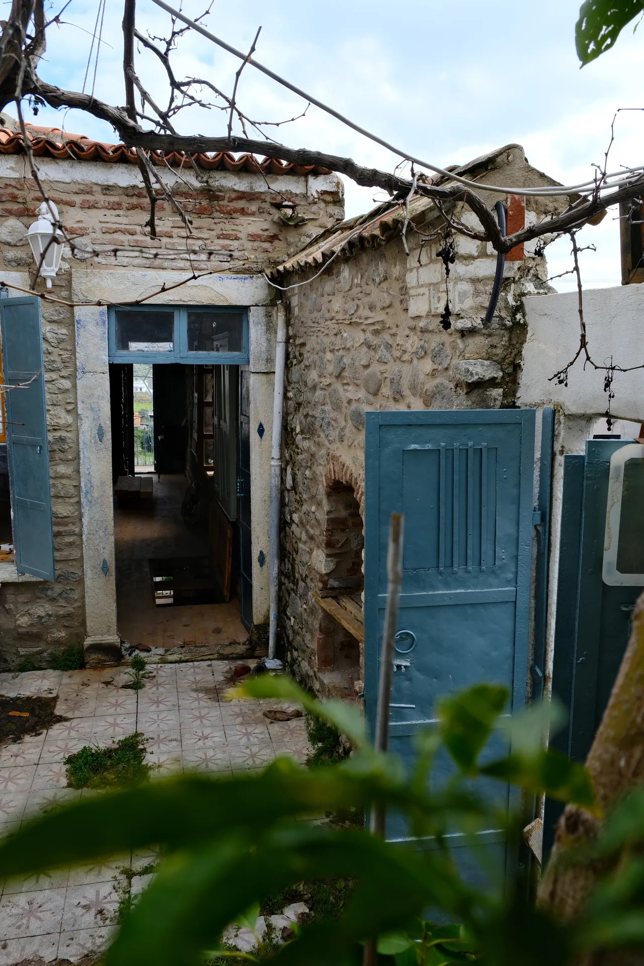 URLA GÜLBAHÇE’DE TARİHİ SARNIÇLI RUM EVİ