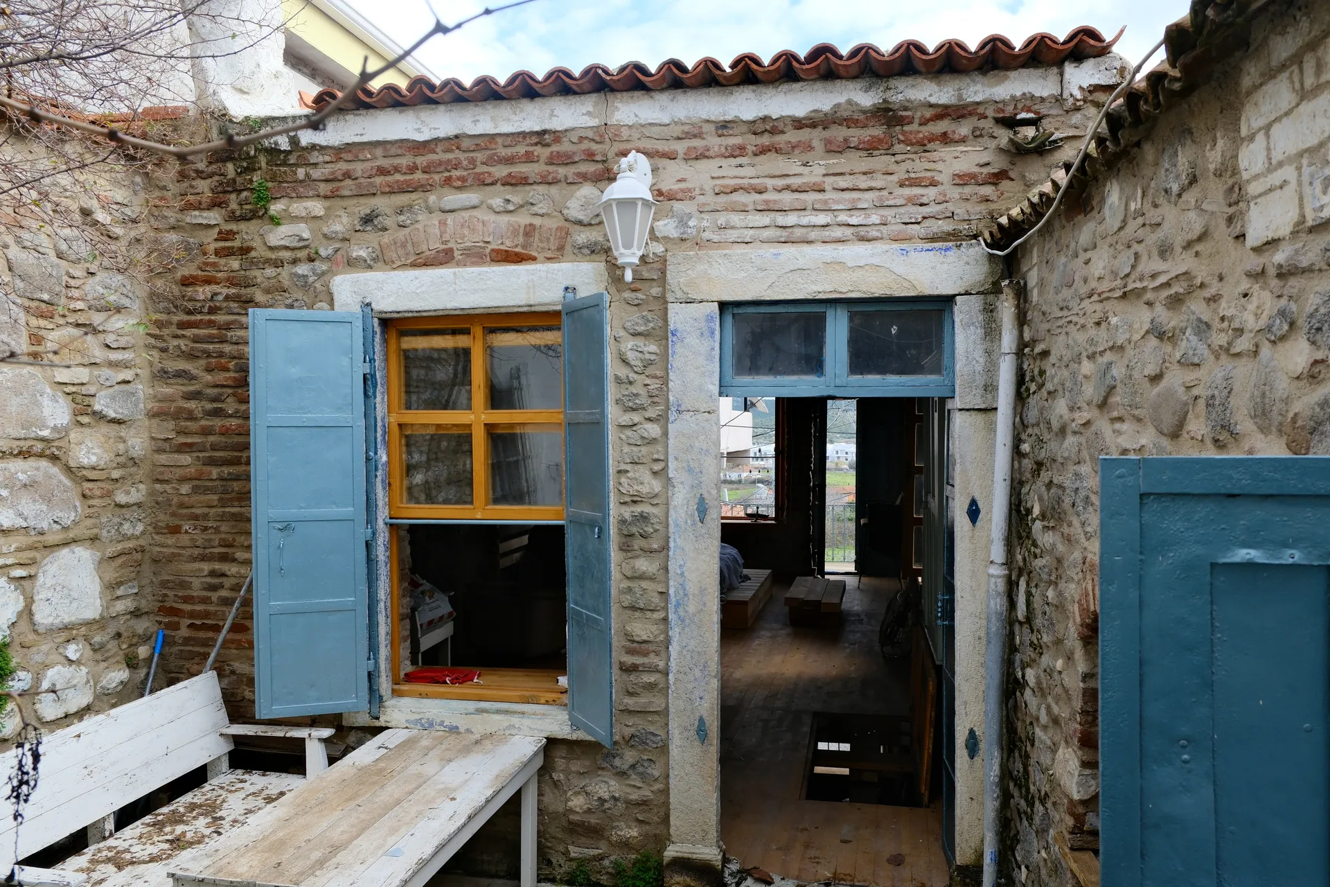 URLA GÜLBAHÇE’DE TARİHİ SARNIÇLI RUM EVİ