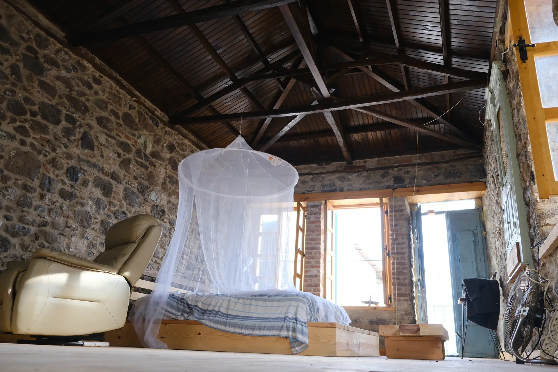 URLA GÜLBAHÇE’DE TARİHİ SARNIÇLI RUM EVİ