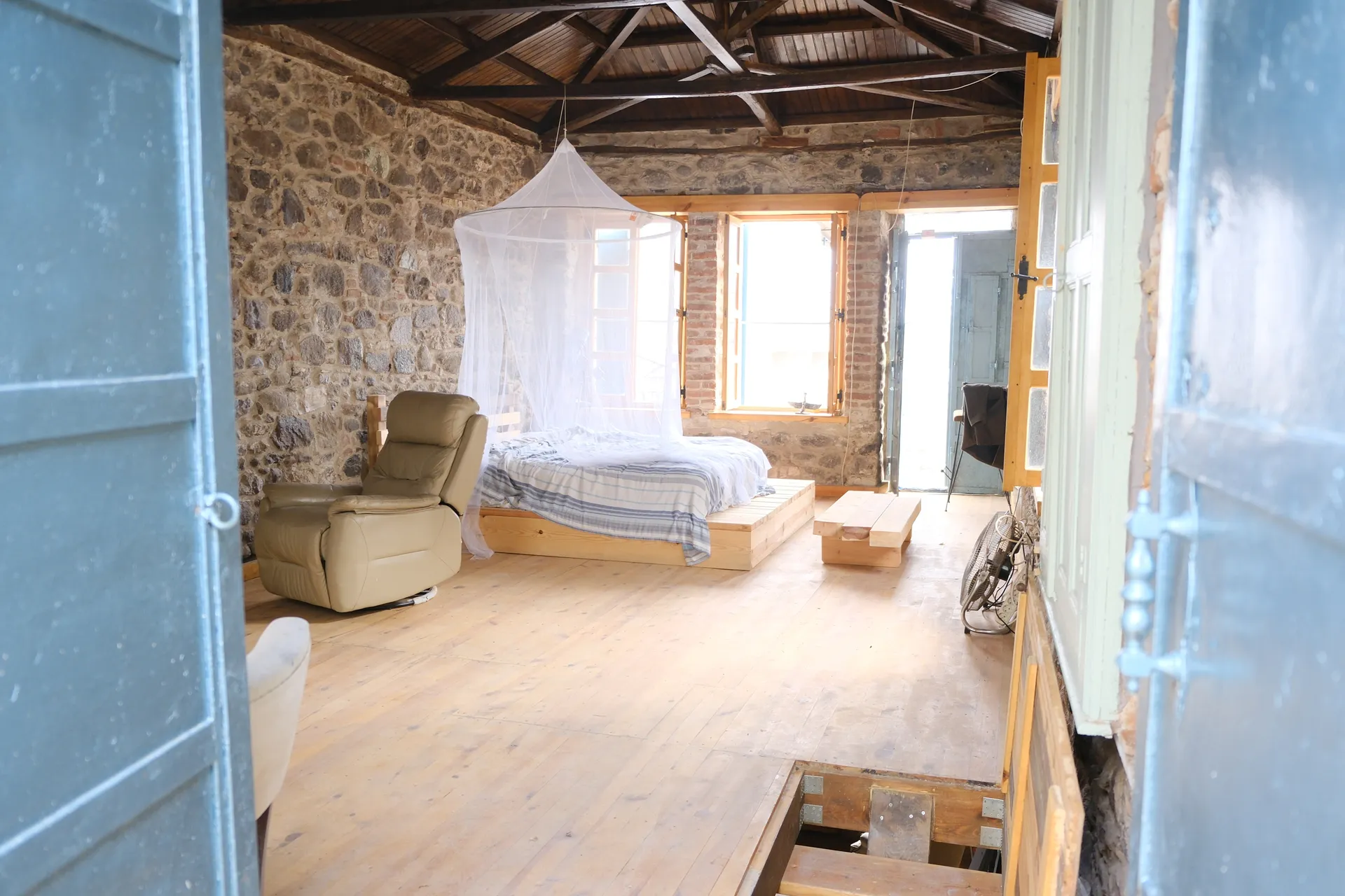 URLA GÜLBAHÇE’DE TARİHİ SARNIÇLI RUM EVİ