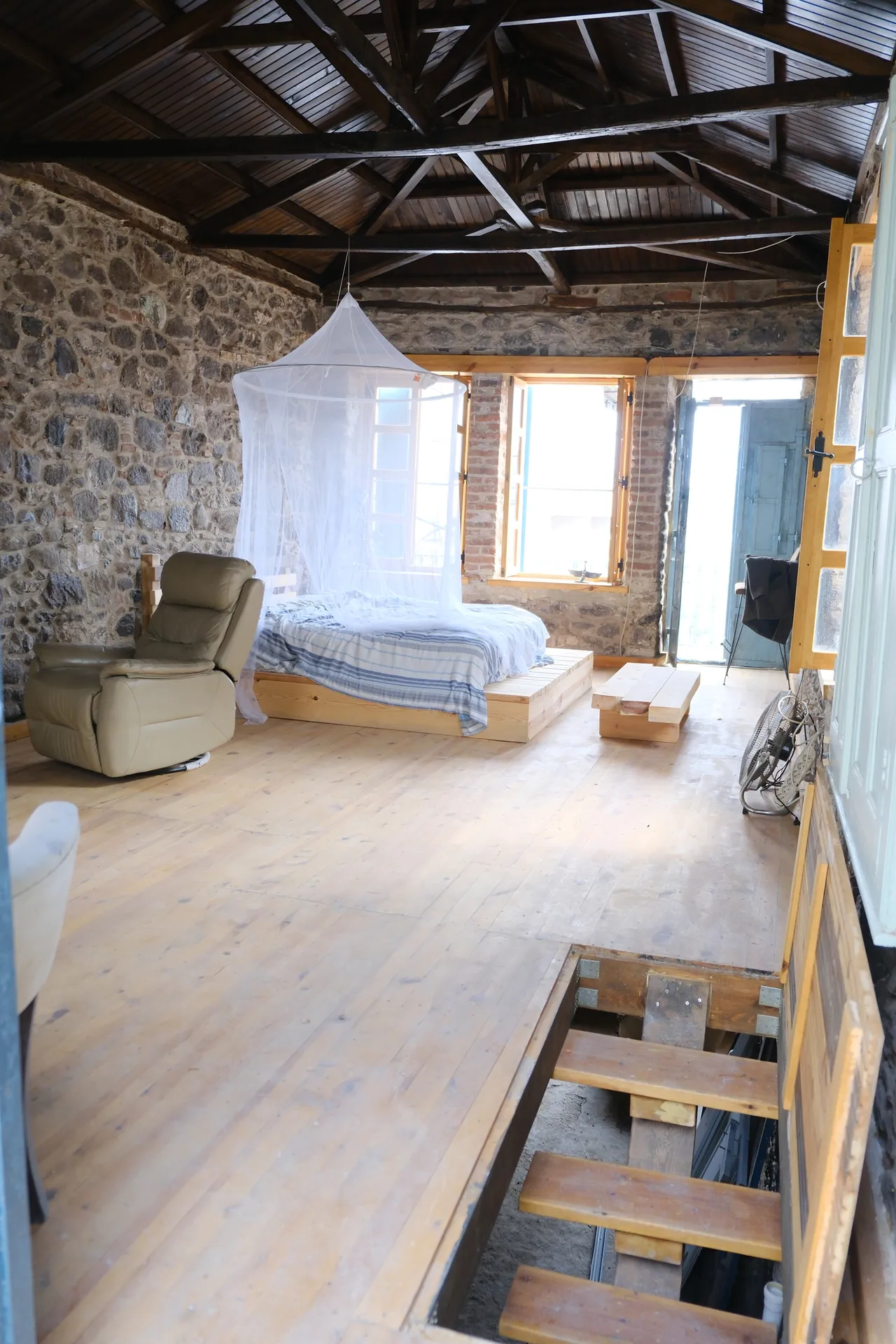 URLA GÜLBAHÇE’DE TARİHİ SARNIÇLI RUM EVİ