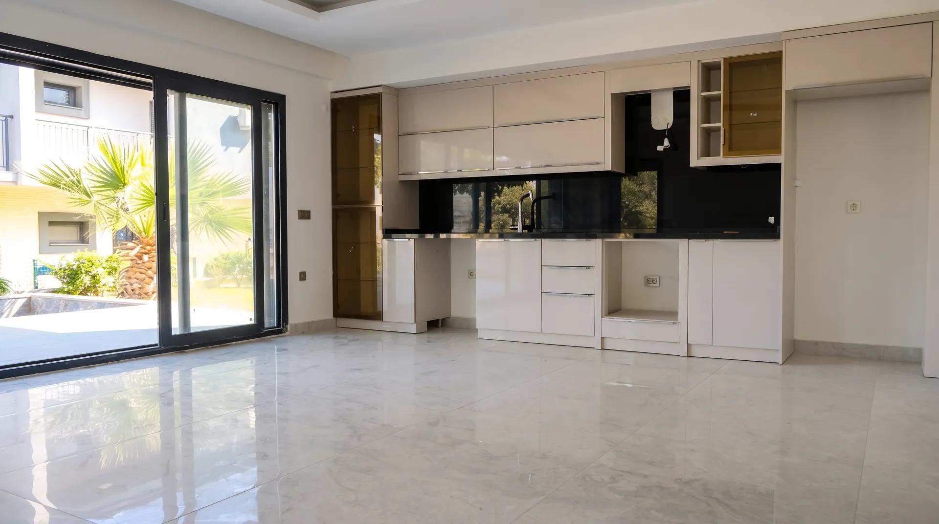 EPA İNCİ – KUŞADASI GÜZELÇAMLI’DA DENİZ MANZARALI HAVUZLU 4+1