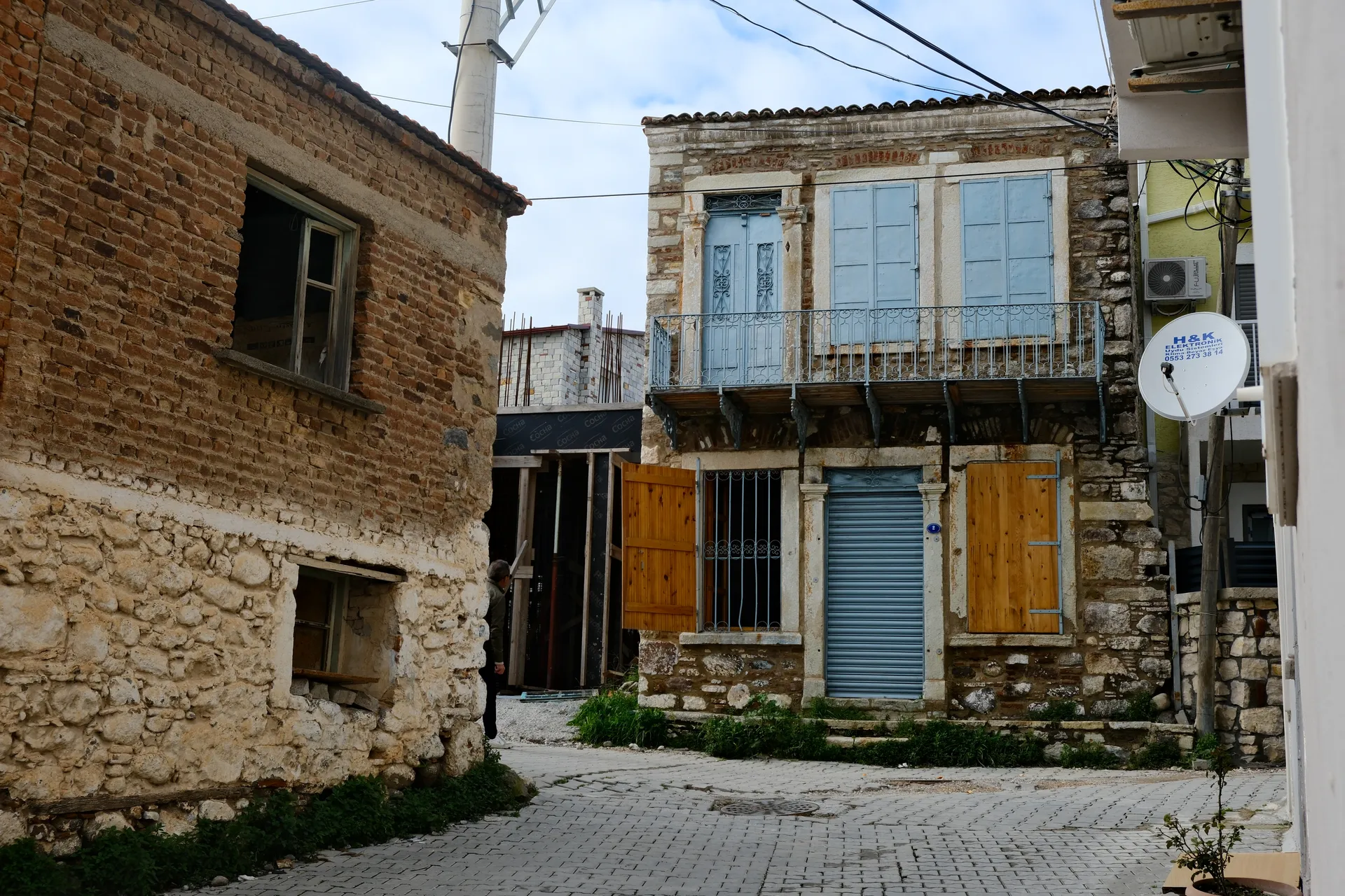 URLA GÜLBAHÇE’DE TARİHİ SARNIÇLI RUM EVİ