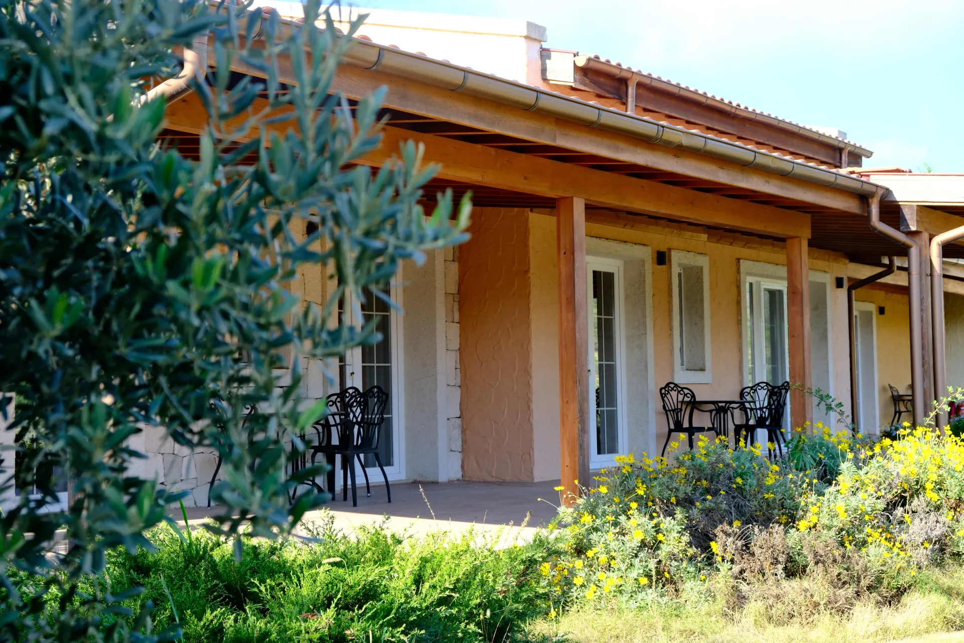 URLA OVACIK’TA DOĞA VE HUZUR DOLU SATILIK ÇİFTLİK