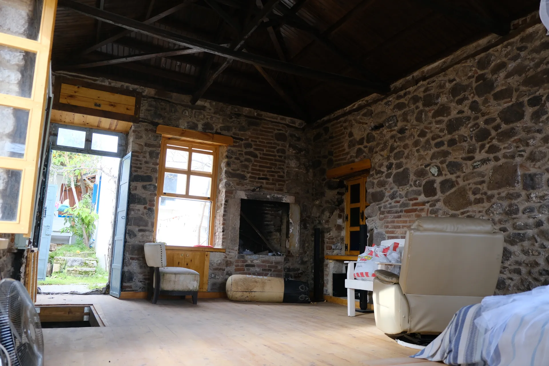URLA GÜLBAHÇE’DE TARİHİ SARNIÇLI RUM EVİ