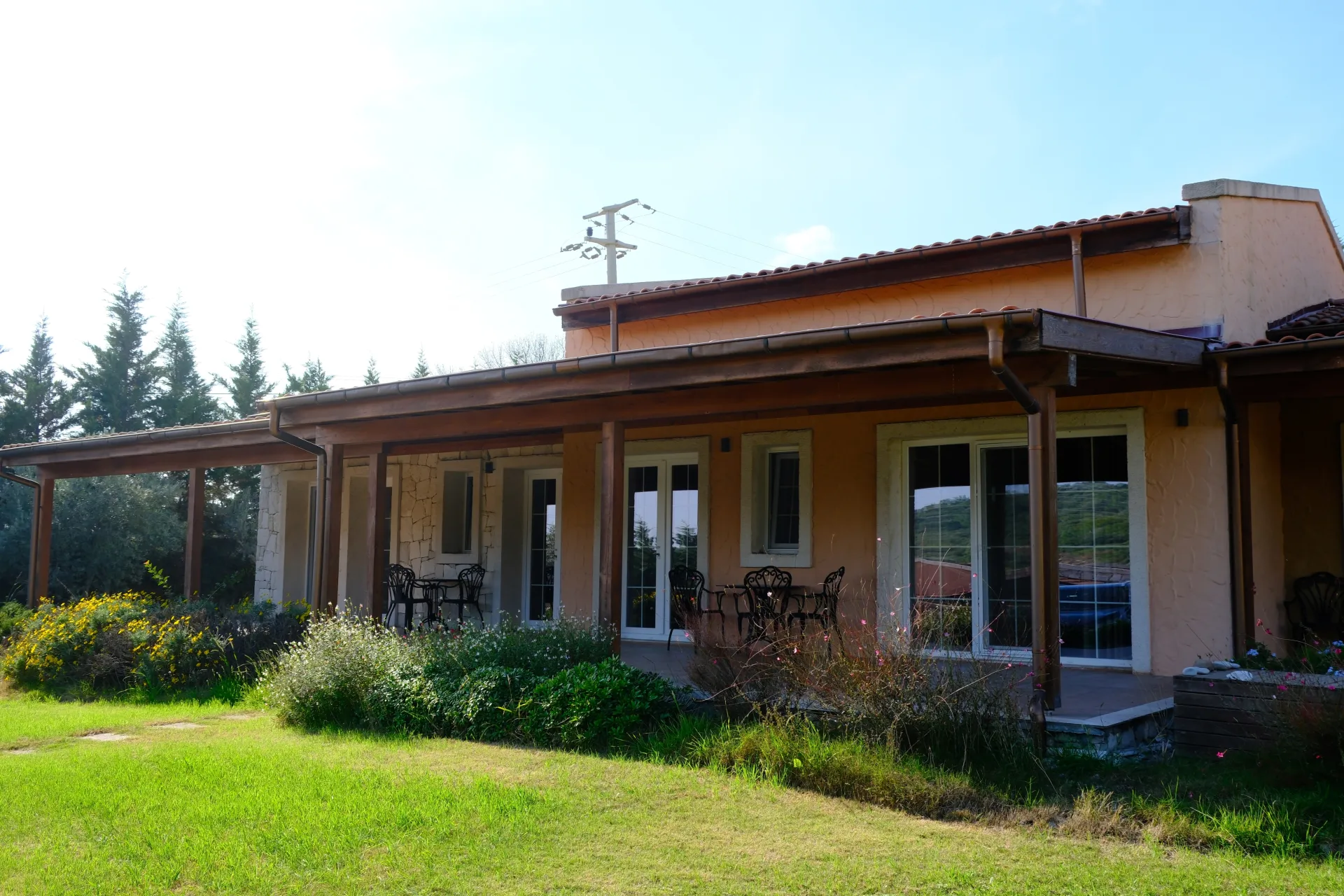 URLA OVACIK’TA DOĞA VE HUZUR DOLU SATILIK ÇİFTLİK