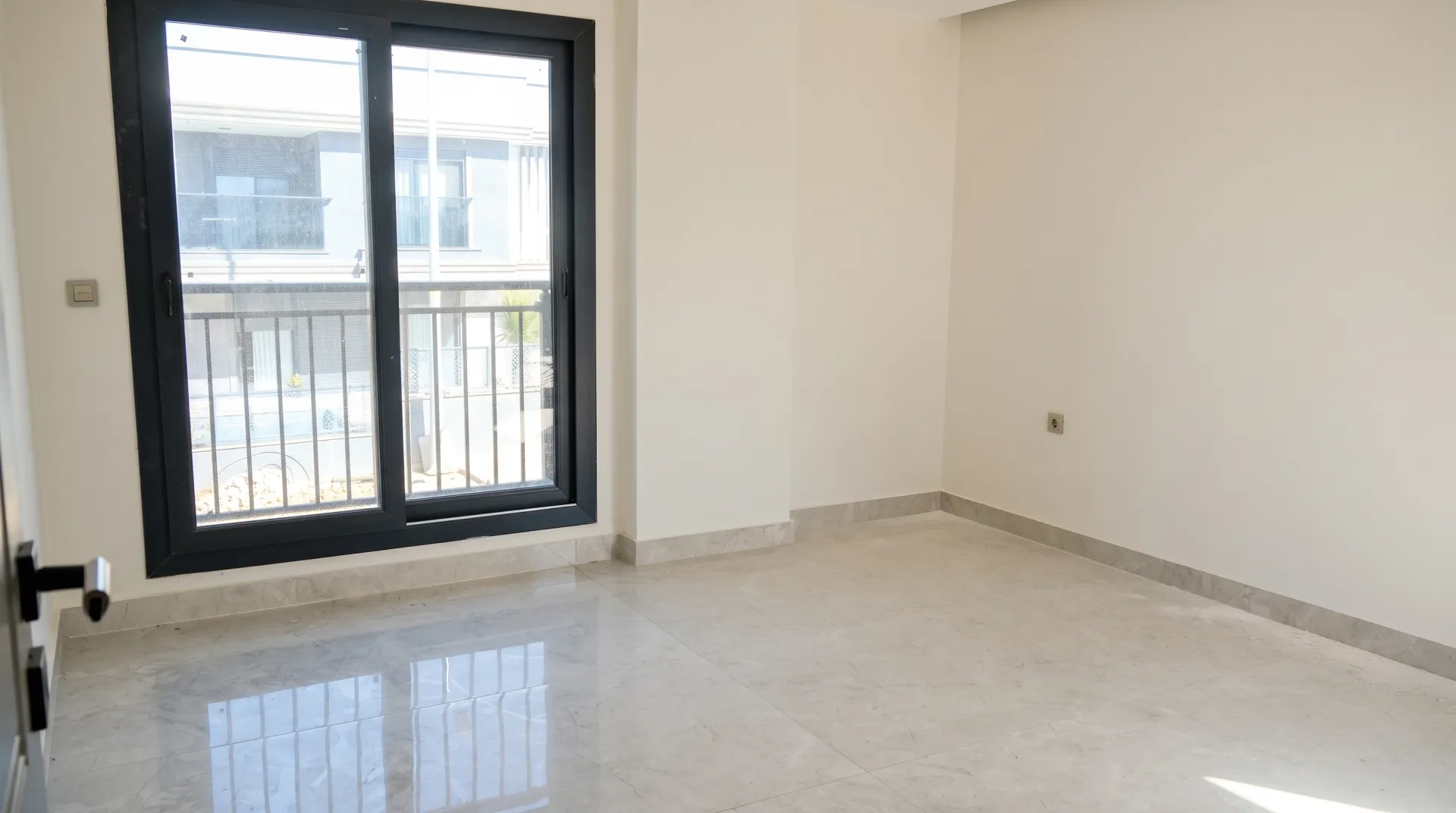 EPA İNCİ – KUŞADASI GÜZELÇAMLI’DA DENİZ MANZARALI HAVUZLU 4+1