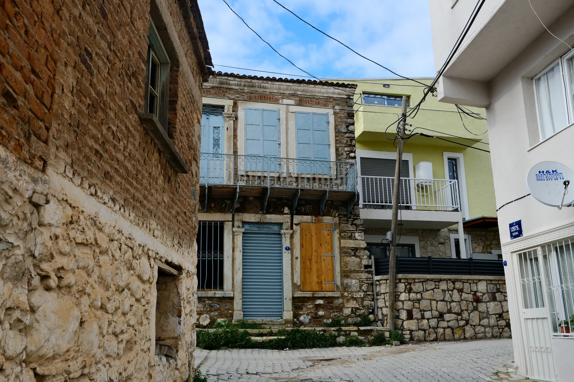 URLA GÜLBAHÇE’DE TARİHİ SARNIÇLI RUM EVİ