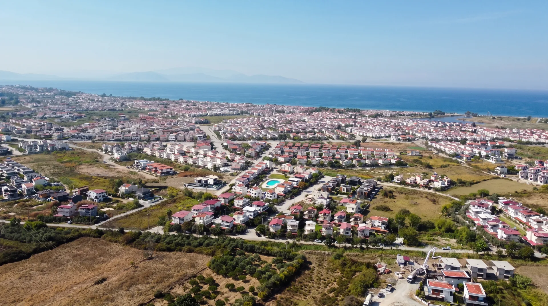 EPA İNCİ – KUŞADASI GÜZELÇAMLI’DA DENİZ MANZARALI HAVUZLU 4+1