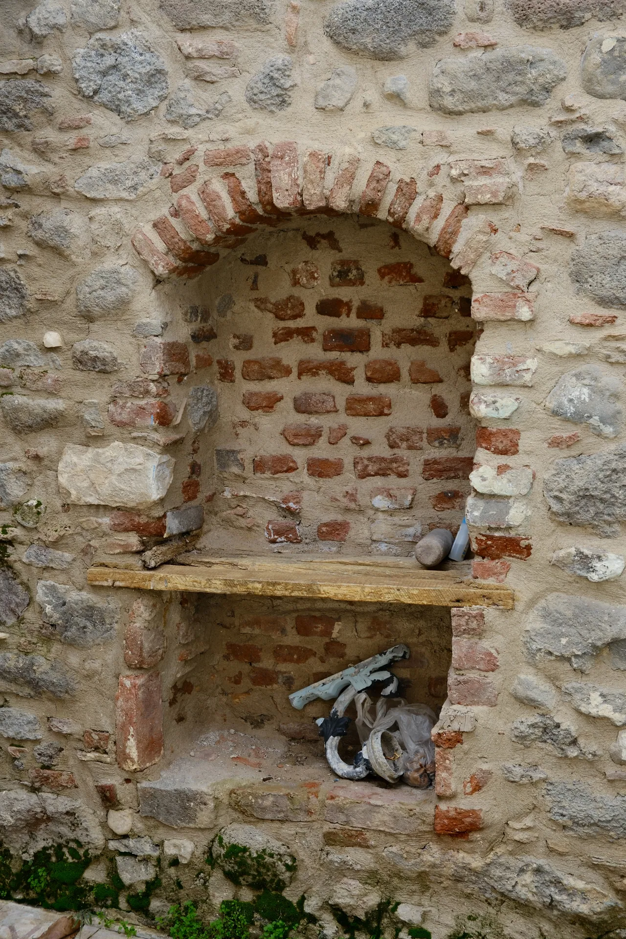 URLA GÜLBAHÇE’DE TARİHİ SARNIÇLI RUM EVİ