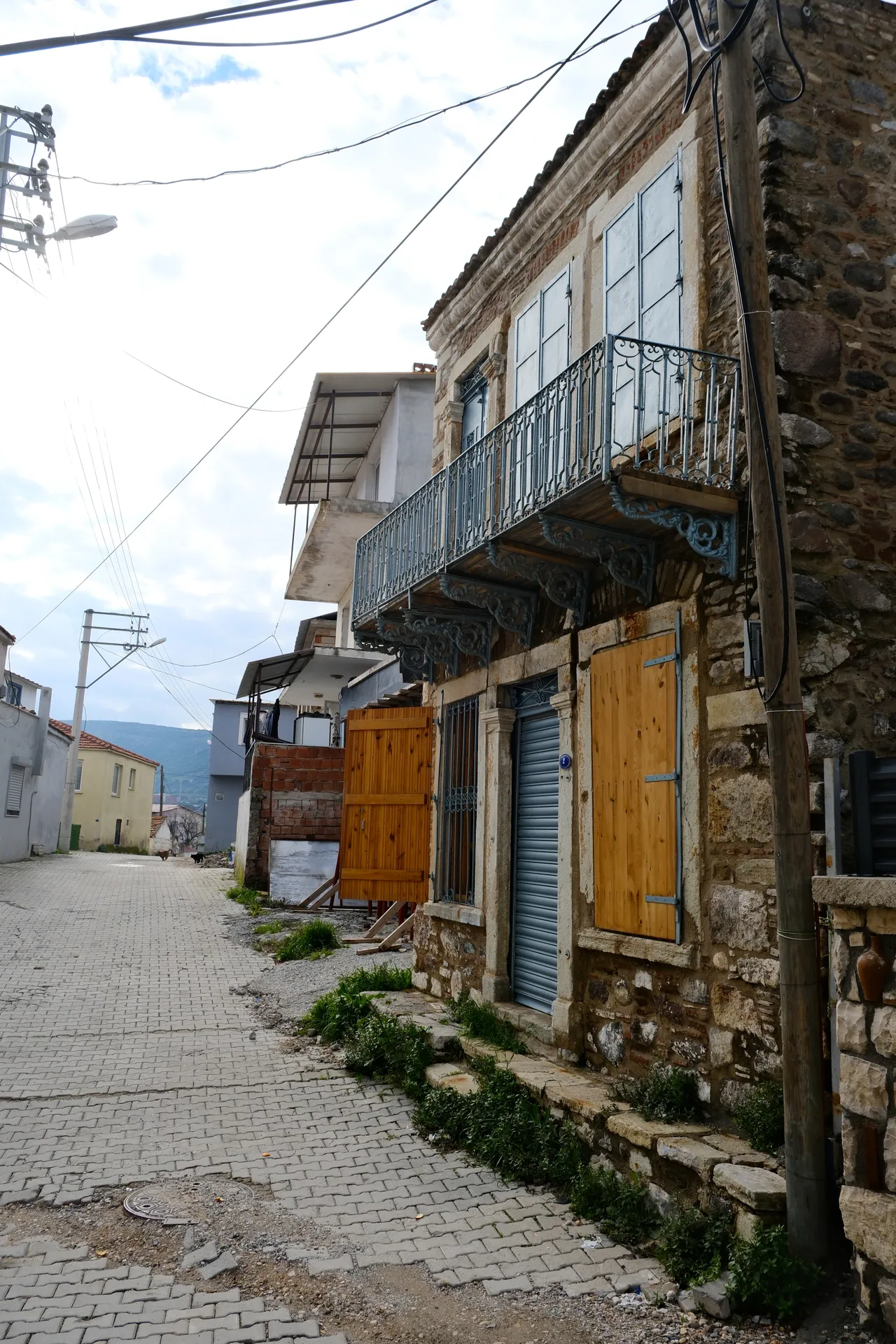 URLA GÜLBAHÇE’DE TARİHİ SARNIÇLI RUM EVİ