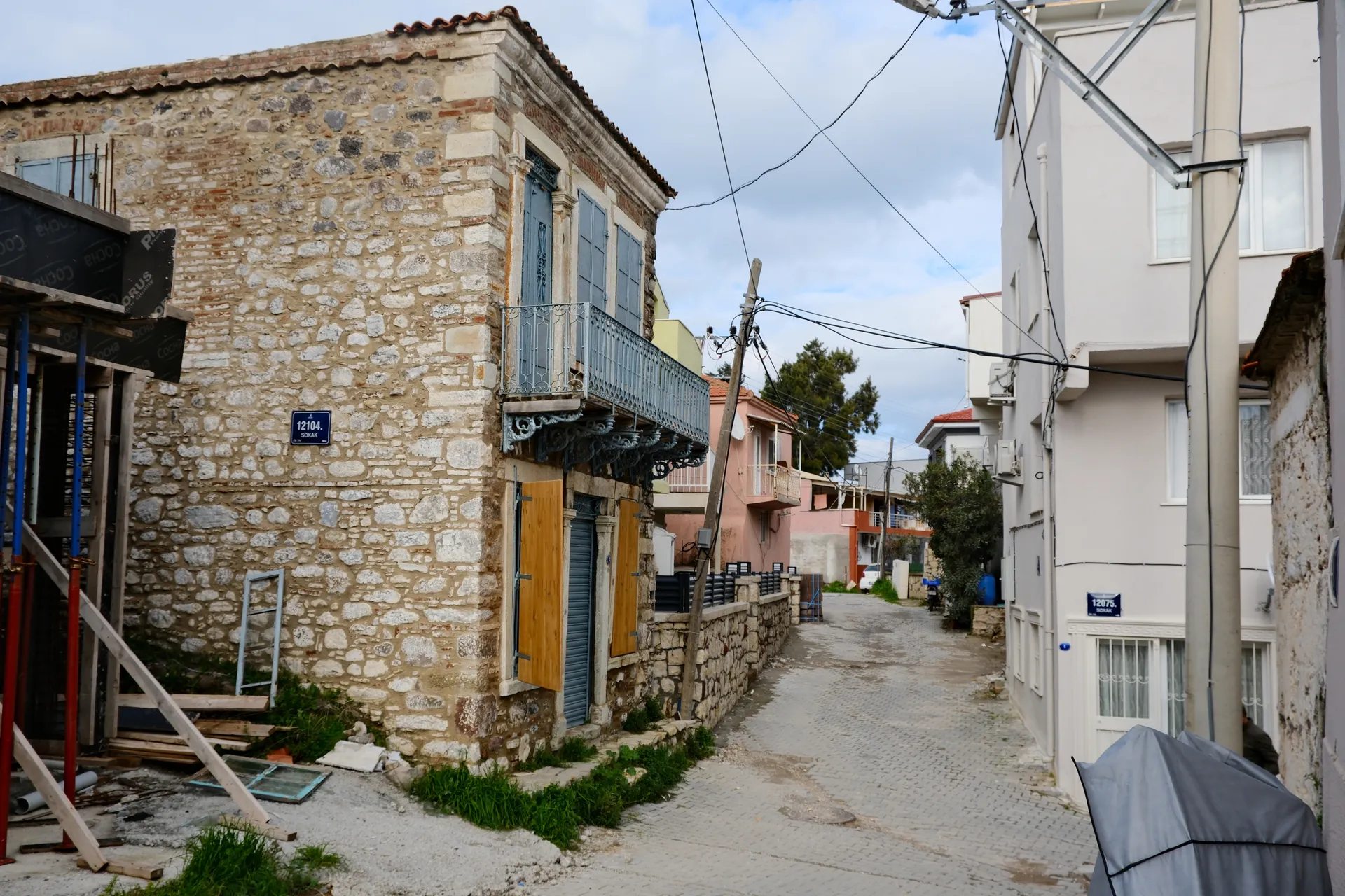URLA GÜLBAHÇE’DE TARİHİ SARNIÇLI RUM EVİ