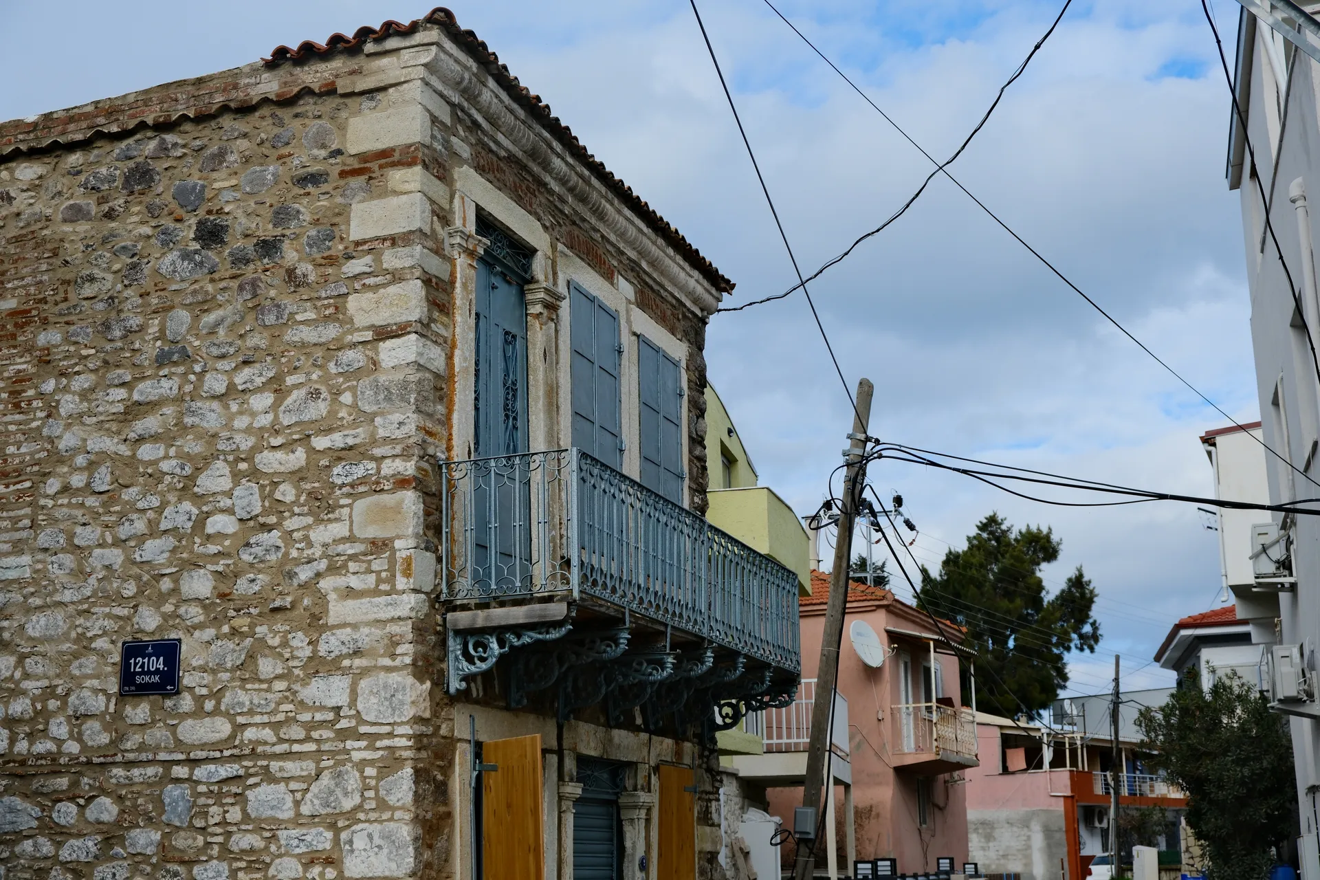 URLA GÜLBAHÇE’DE TARİHİ SARNIÇLI RUM EVİ
