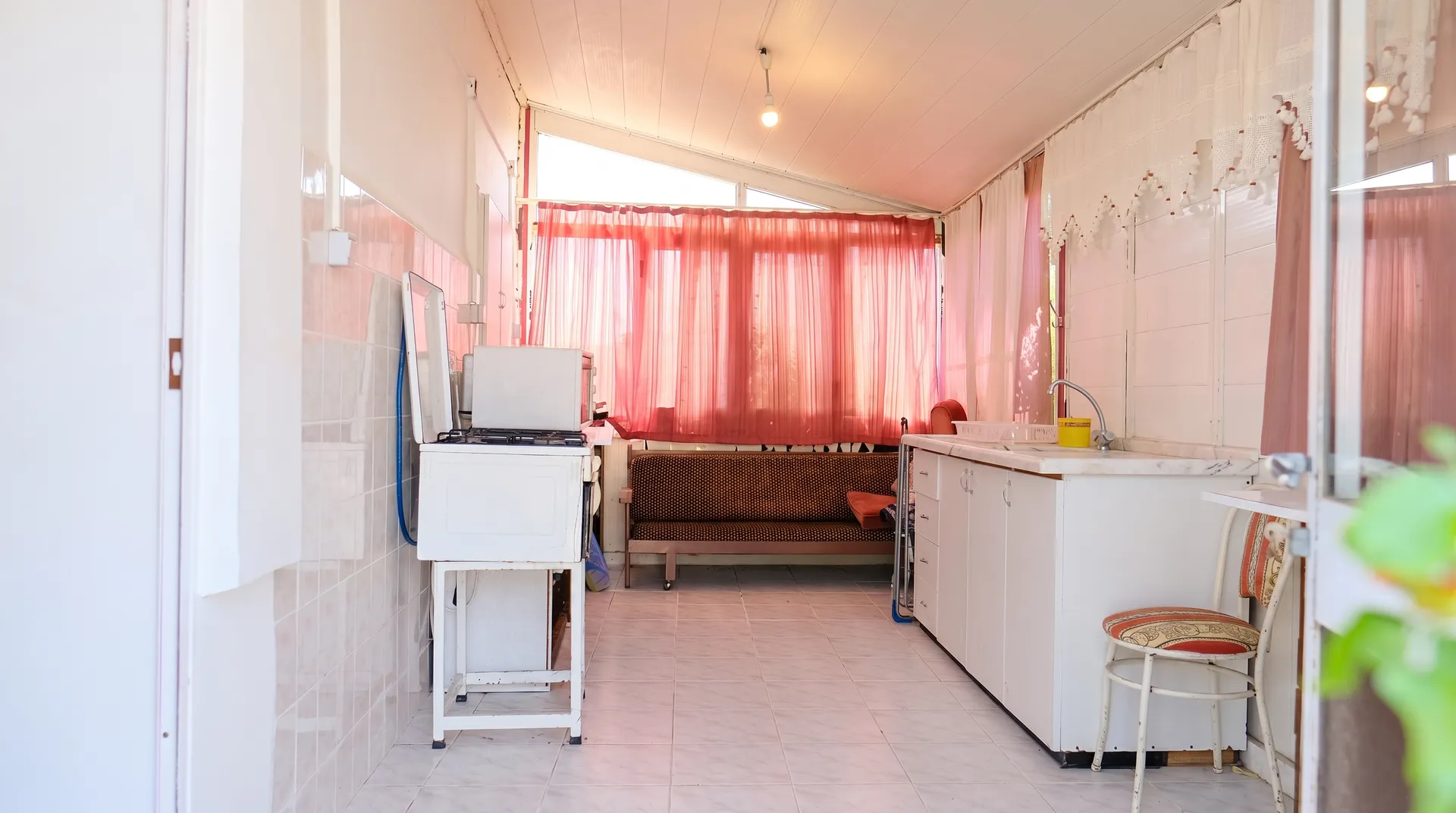 ildiriRE (34) ÇEŞME ILDIR’IN KALBİNDE TESCİLLİ TARİHİ RUM EVİ