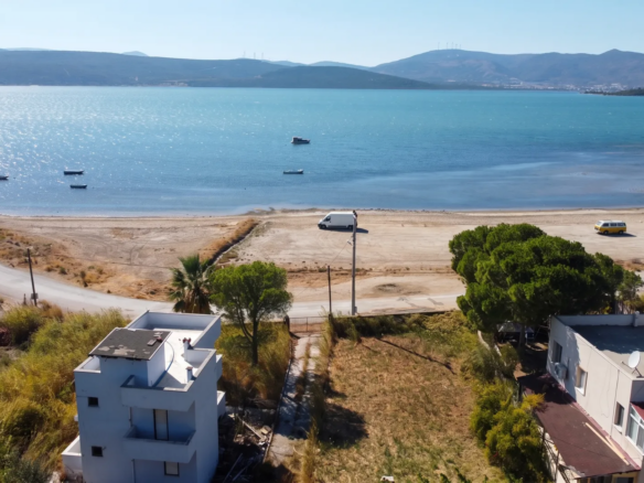 EPA İNCİ – URLA TORASAN’DA DENİZE SIFIR KİRALIK TINY HOUSE
