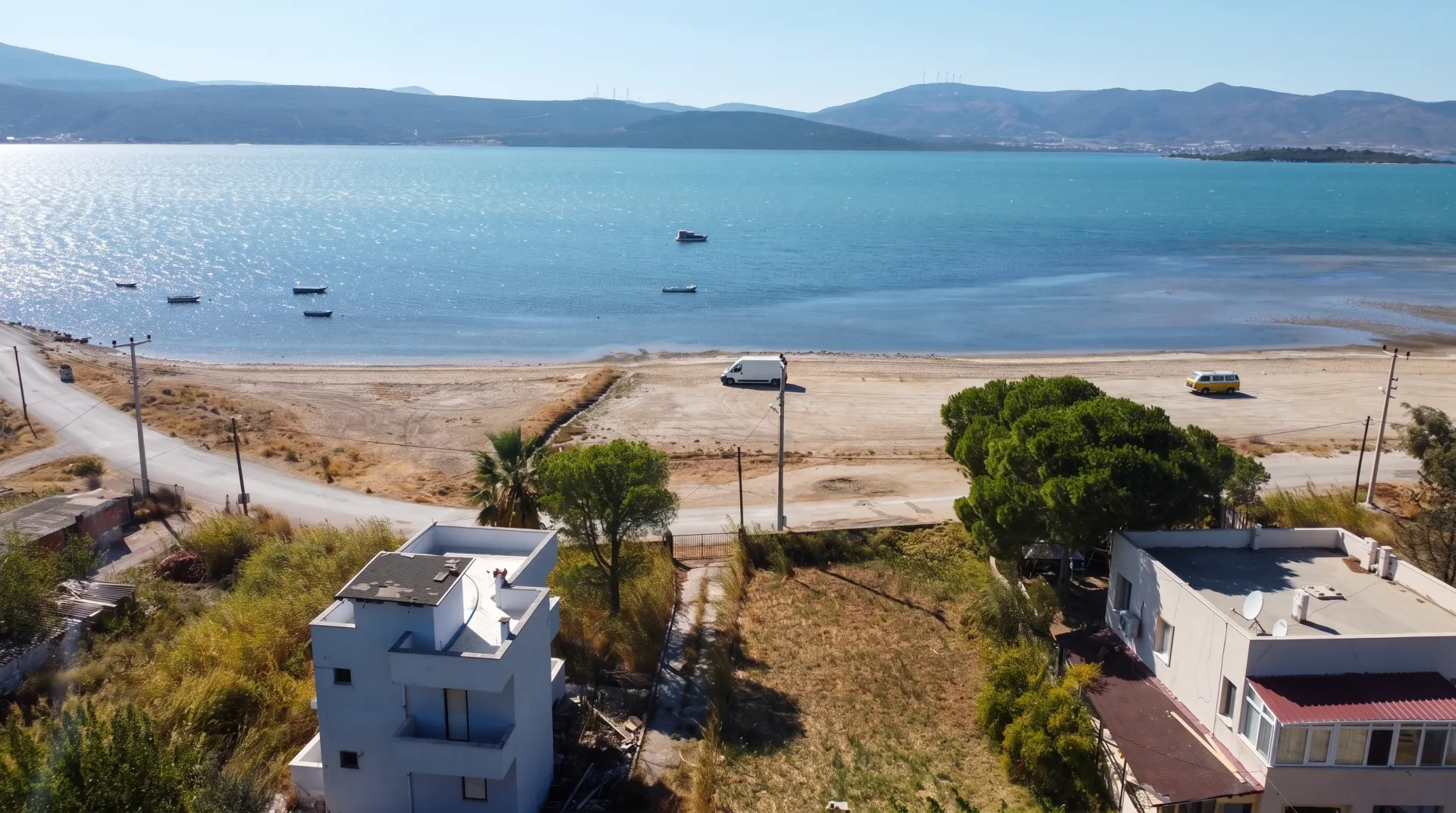 EPA İNCİ – URLA TORASAN’DA DENİZE SIFIR KİRALIK TINY HOUSE