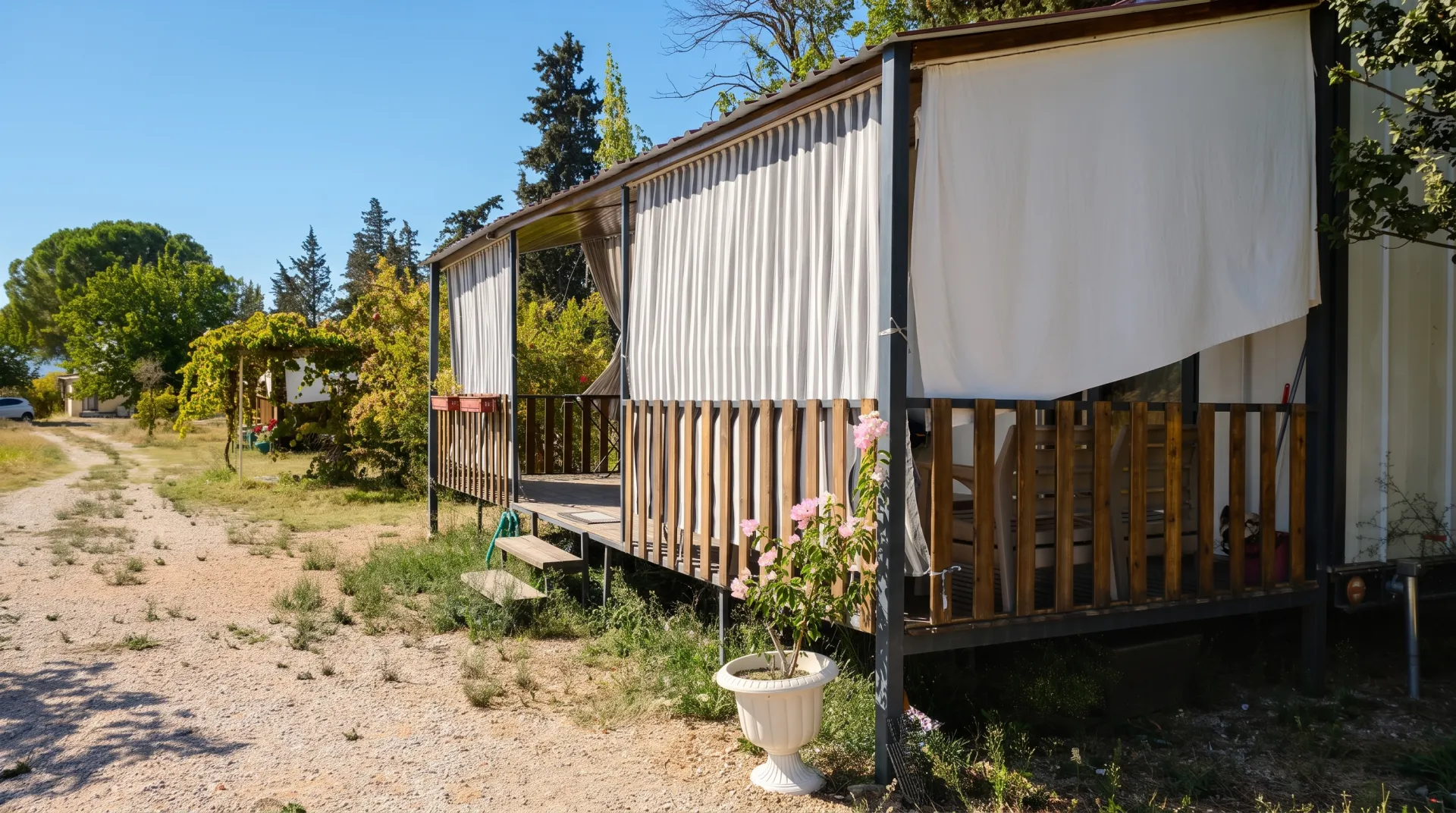 EPA İNCİ – URLA TORASAN’DA DENİZE SIFIR KİRALIK TINY HOUSE