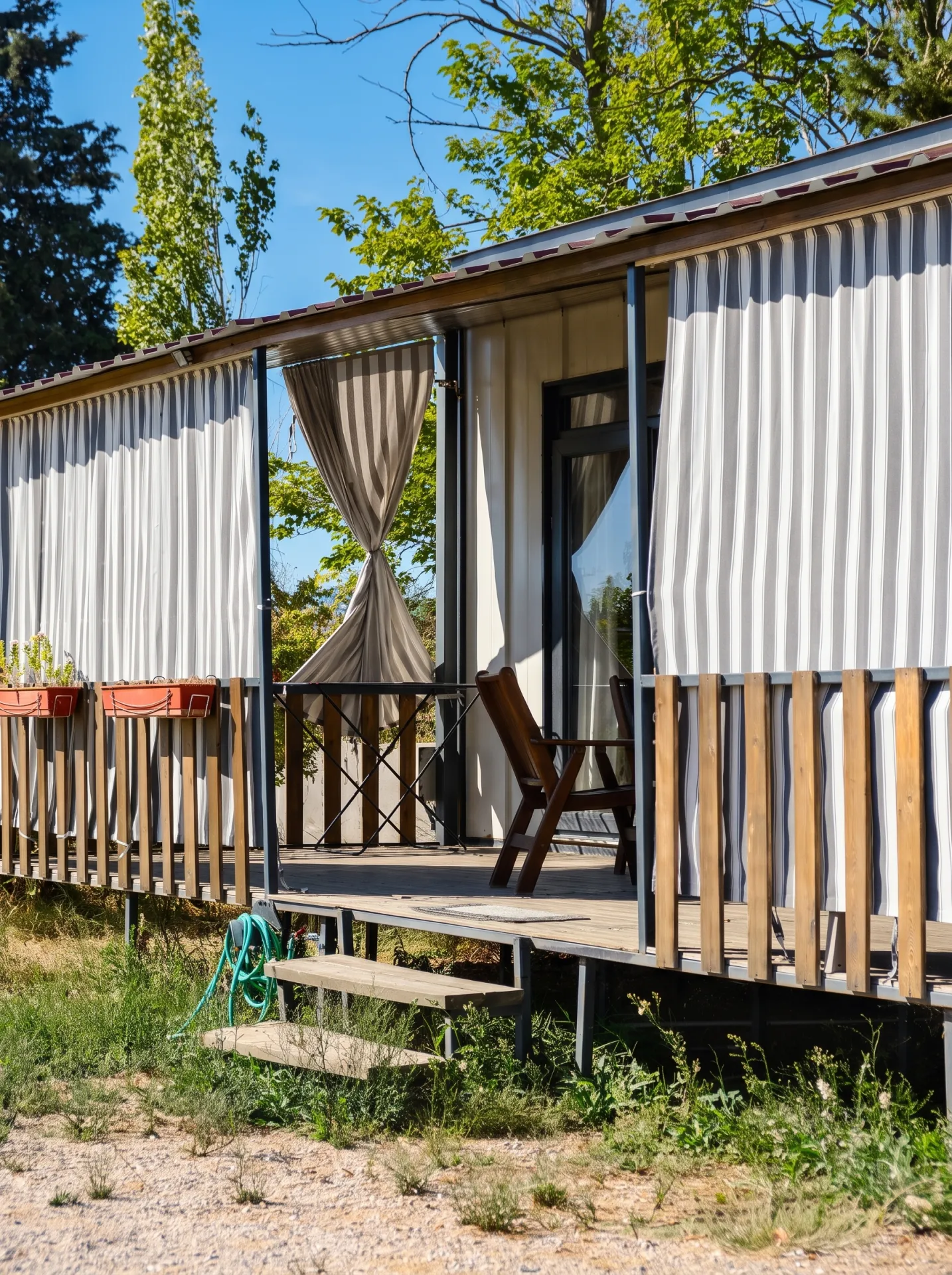 EPA İNCİ – URLA TORASAN’DA DENİZE SIFIR KİRALIK TINY HOUSE
