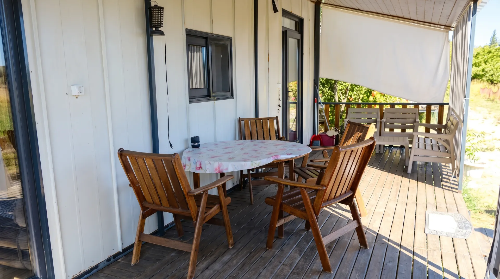 EPA İNCİ – URLA TORASAN’DA DENİZE SIFIR KİRALIK TINY HOUSE