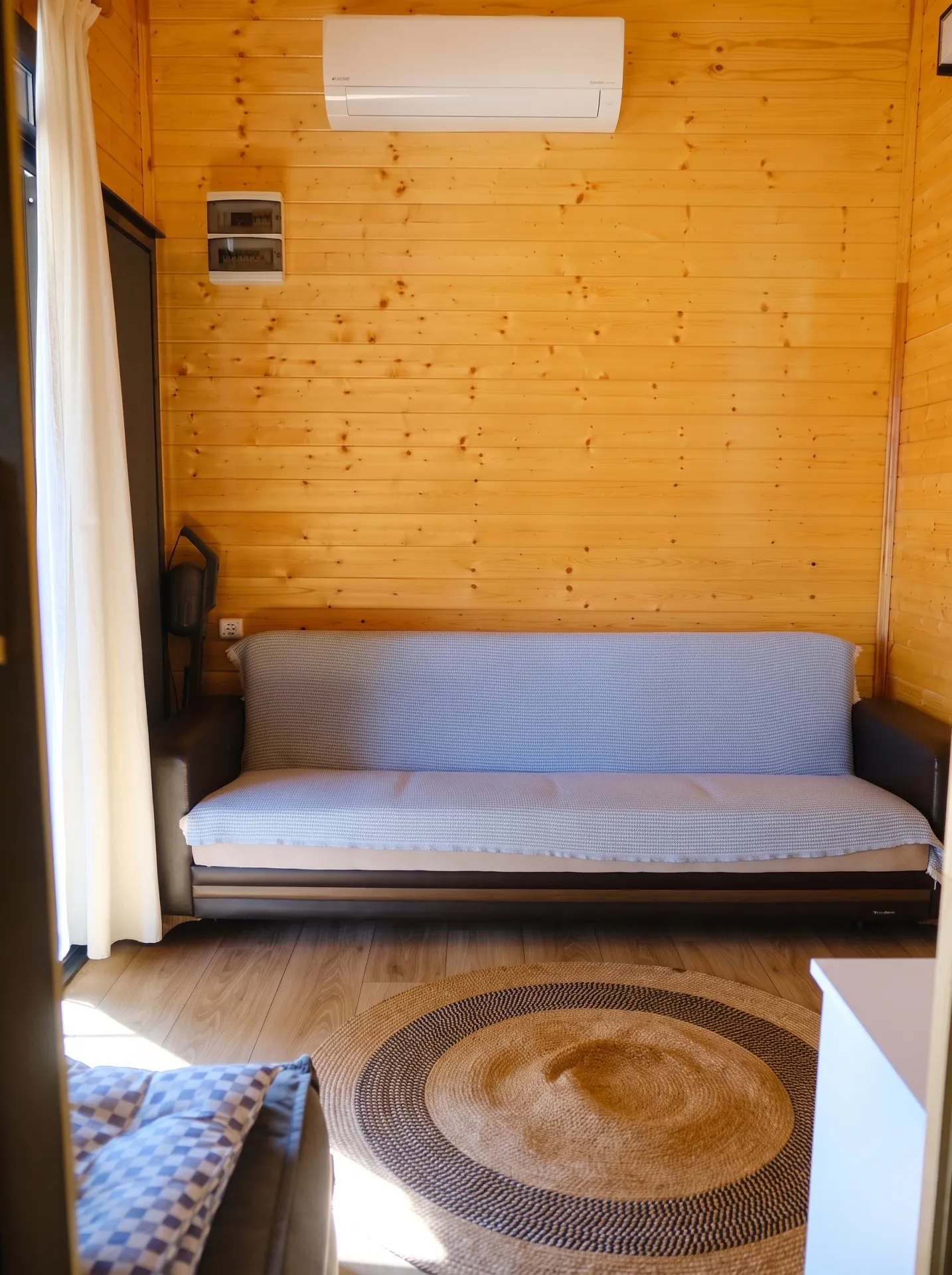 EPA İNCİ – URLA TORASAN’DA DENİZE SIFIR KİRALIK TINY HOUSE