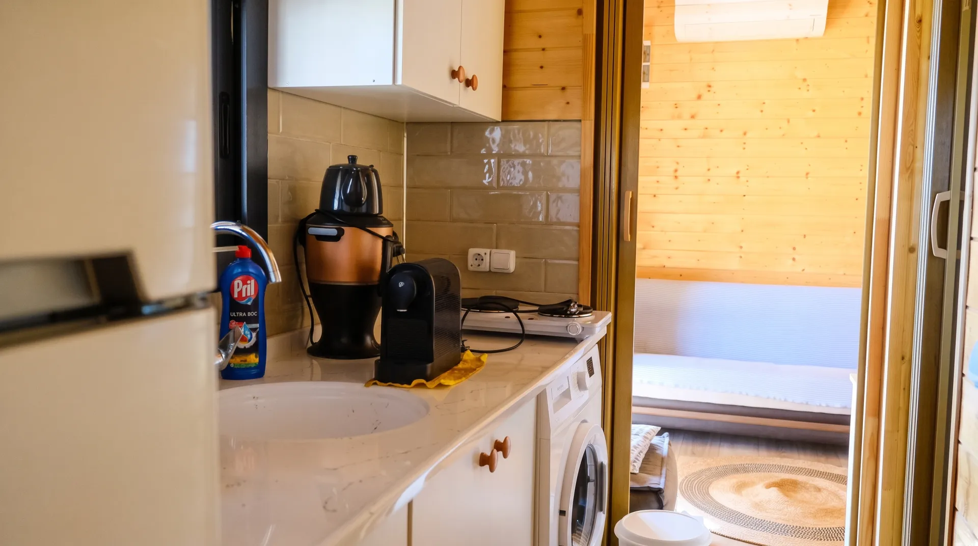 EPA İNCİ – URLA TORASAN’DA DENİZE SIFIR KİRALIK TINY HOUSE