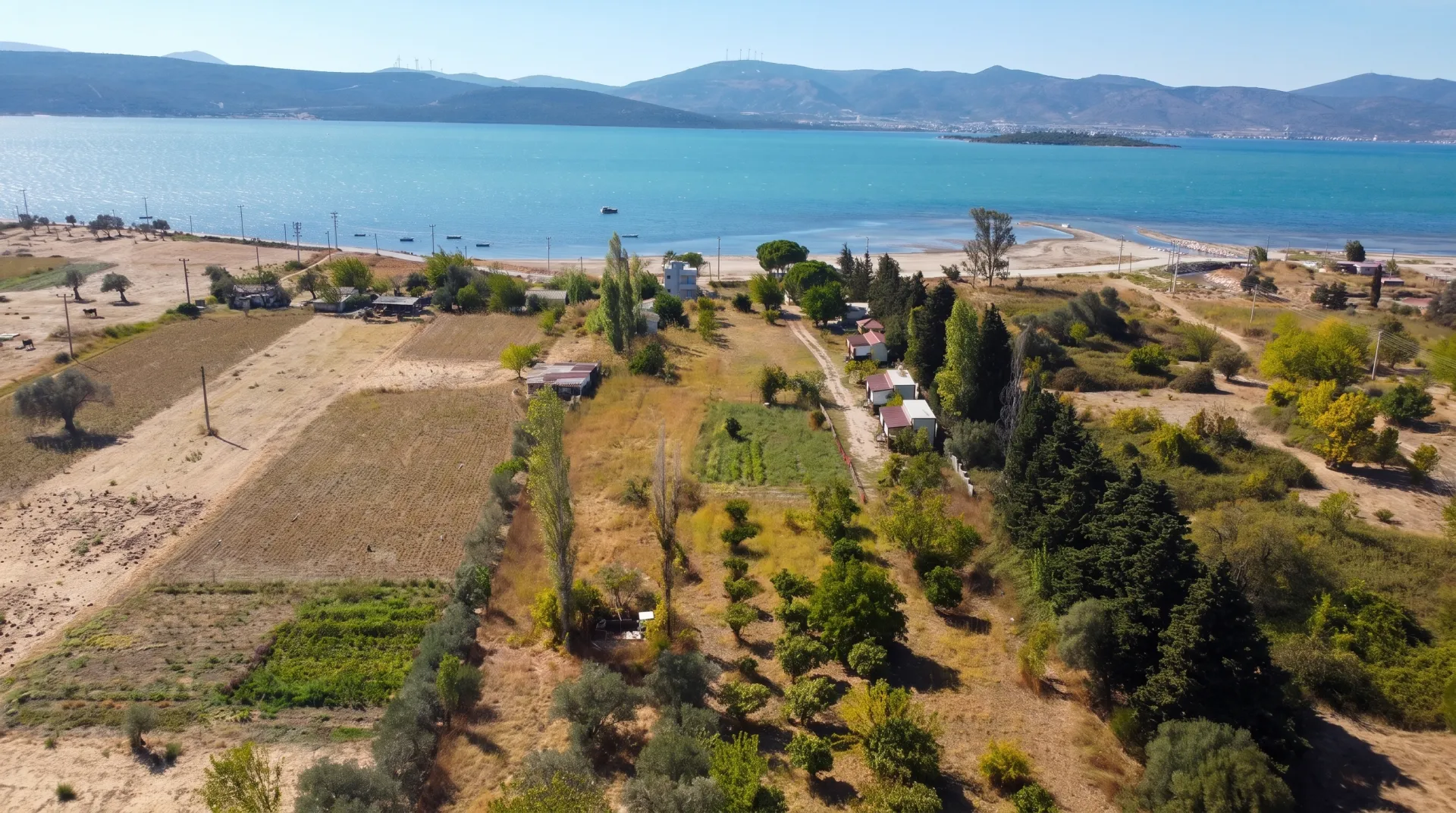 EPA İNCİ – URLA TORASAN’DA DENİZE SIFIR KİRALIK TINY HOUSE