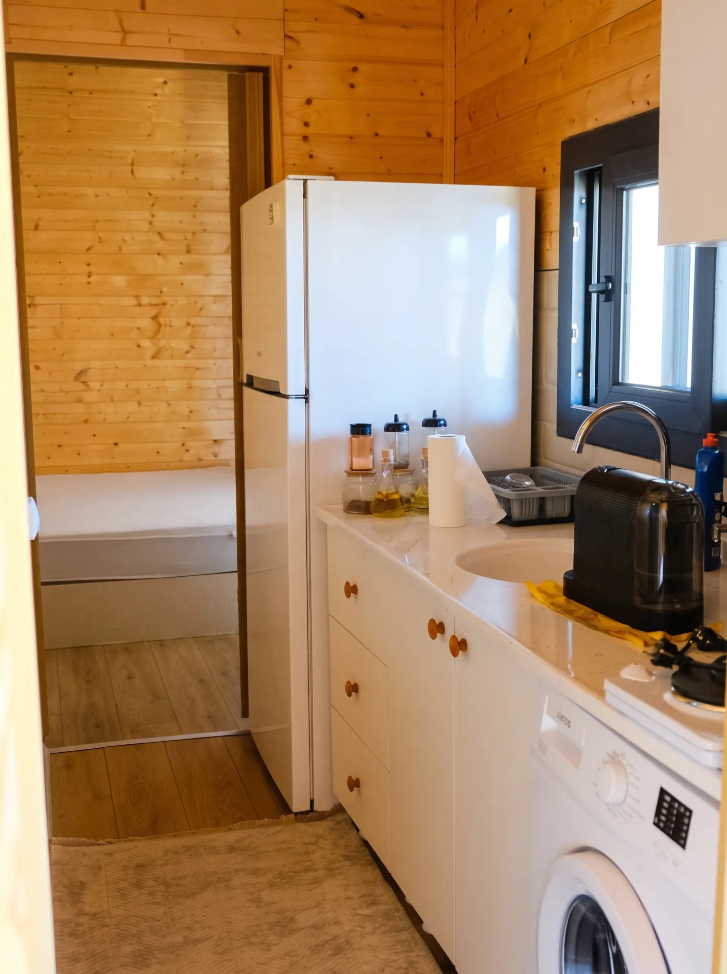 EPA İNCİ – URLA TORASAN’DA DENİZE SIFIR KİRALIK TINY HOUSE