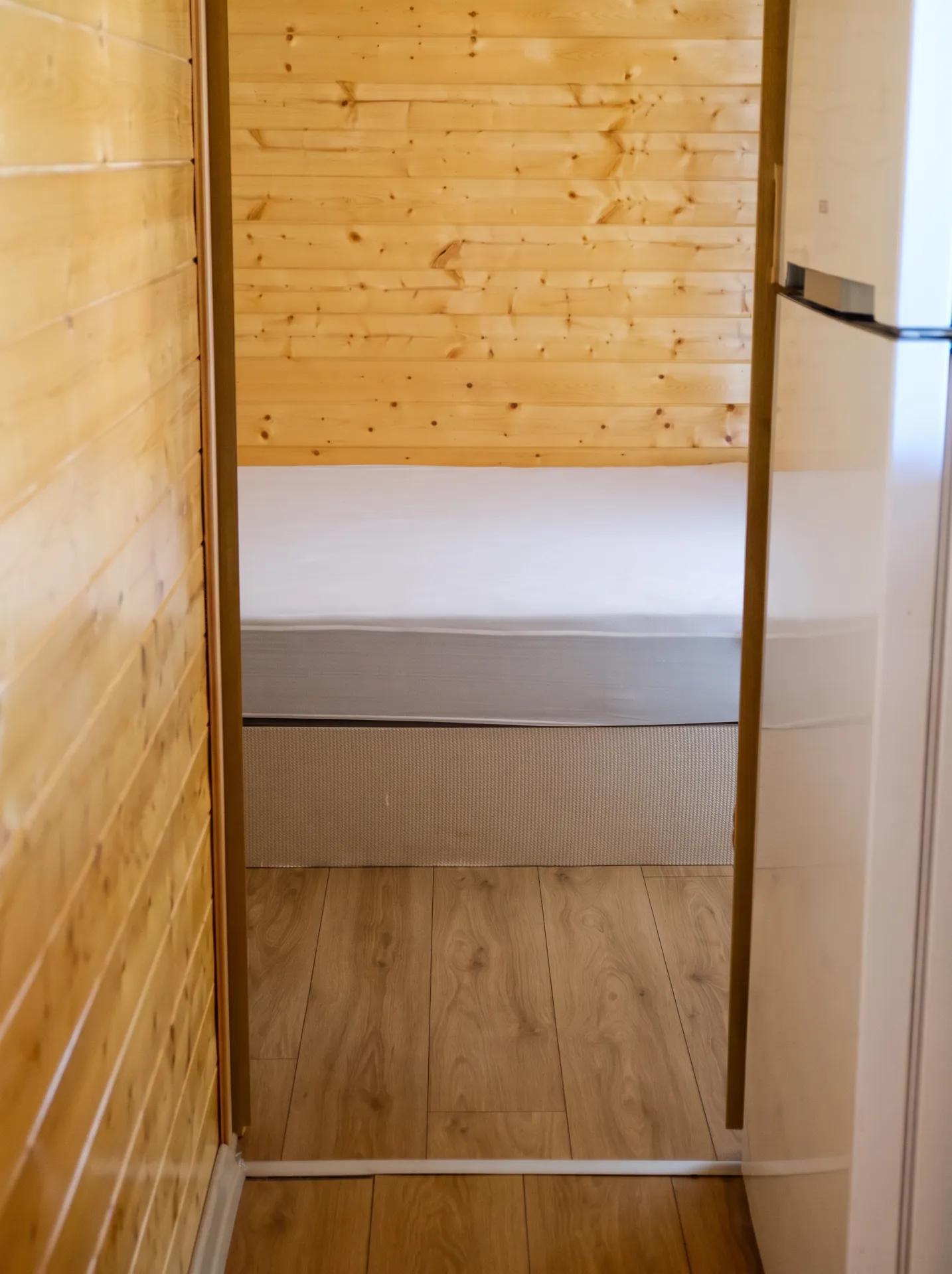 EPA İNCİ – URLA TORASAN’DA DENİZE SIFIR KİRALIK TINY HOUSE