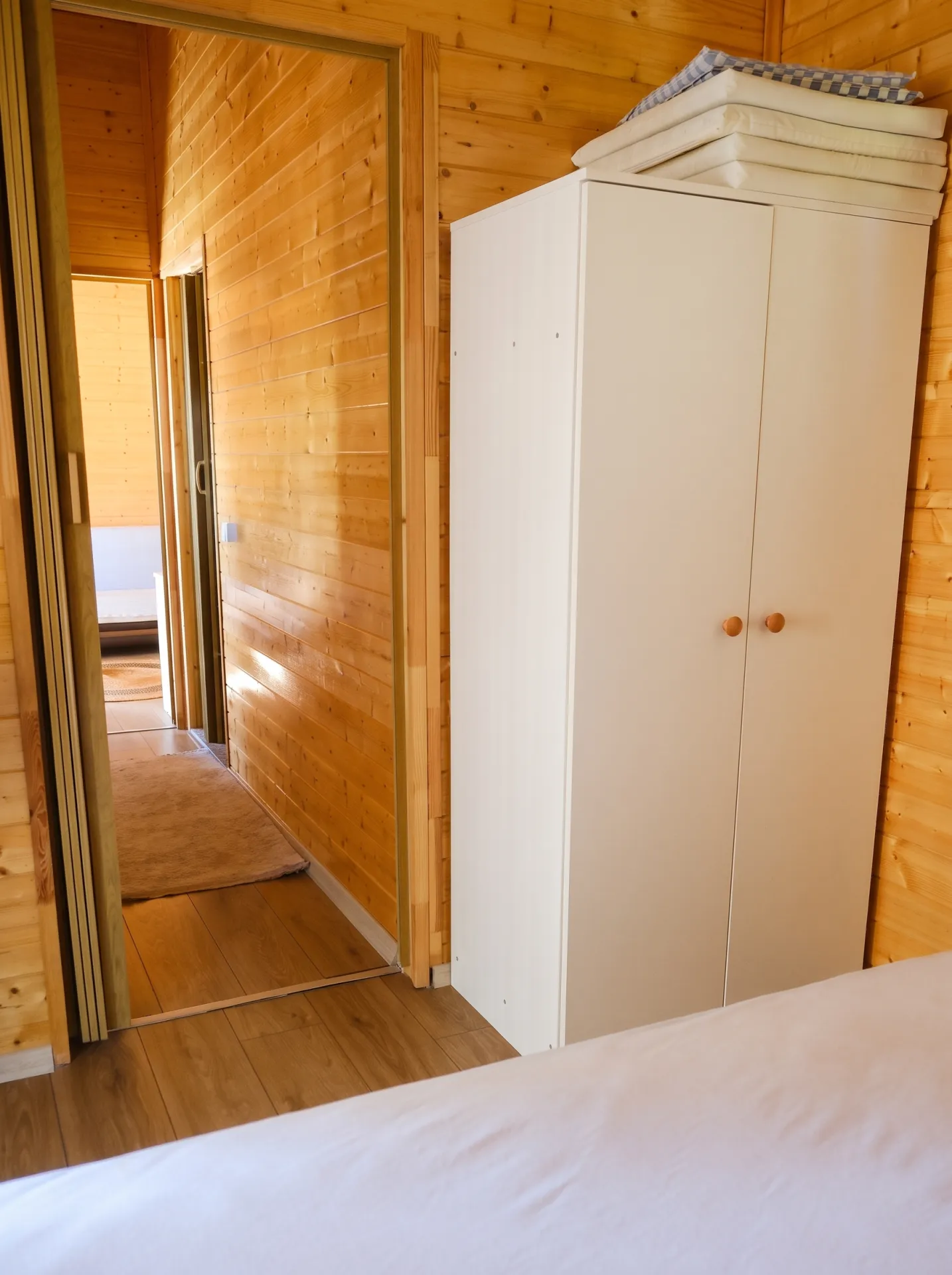 EPA İNCİ – URLA TORASAN’DA DENİZE SIFIR KİRALIK TINY HOUSE