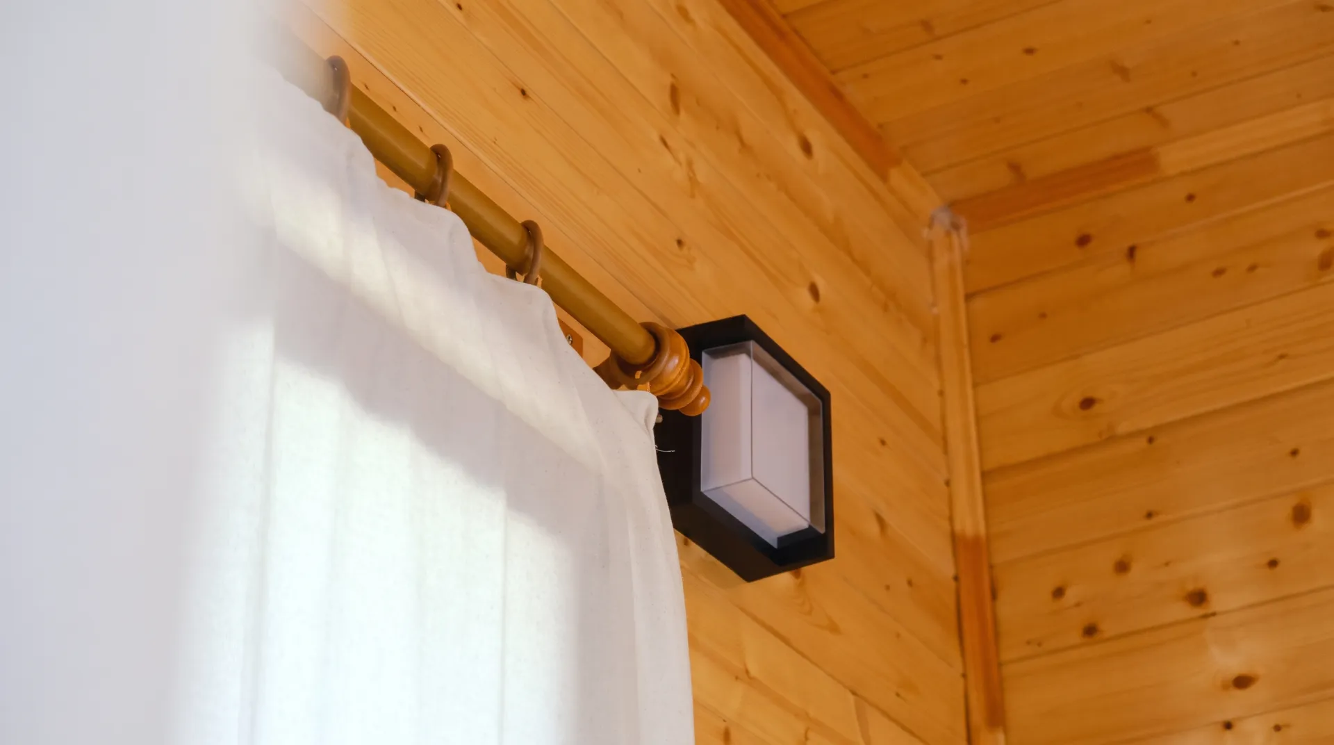 EPA İNCİ – URLA TORASAN’DA DENİZE SIFIR KİRALIK TINY HOUSE