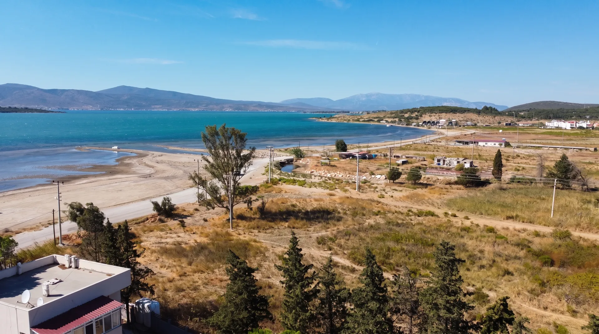EPA İNCİ – URLA TORASAN’DA DENİZE SIFIR KİRALIK TINY HOUSE